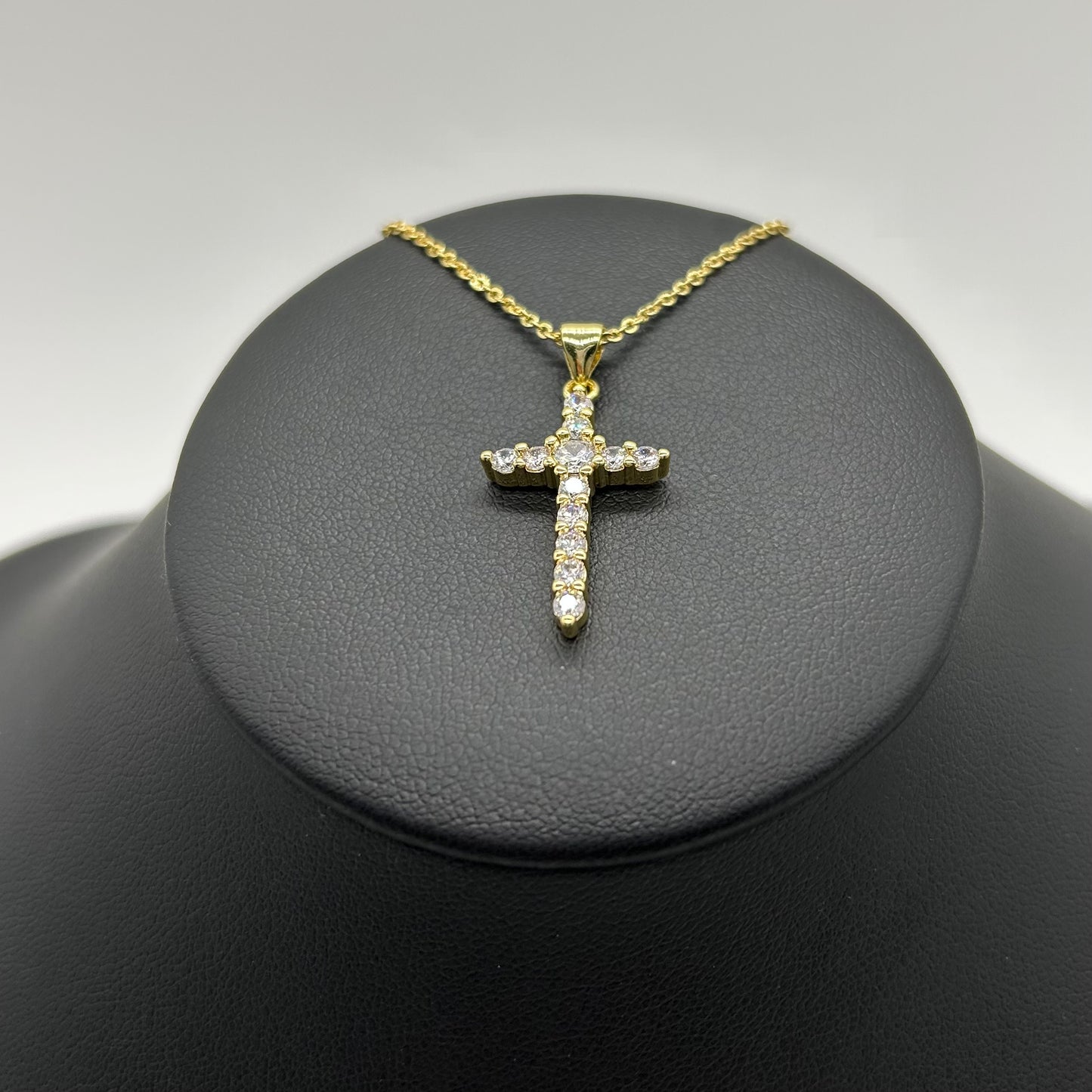 Collar de Cruz con Zirconias de Oro Laminado