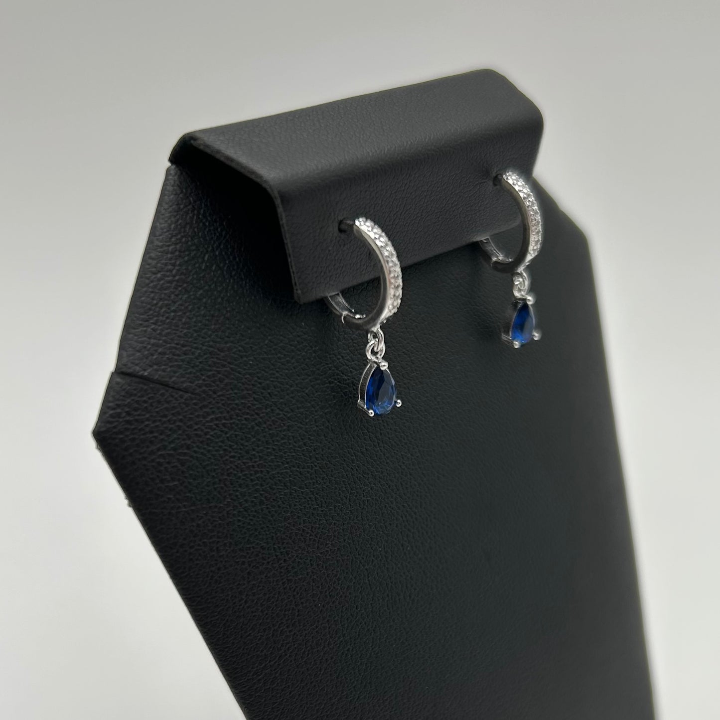 Huggies con Zirconias de Gota Azul Marino de Plata