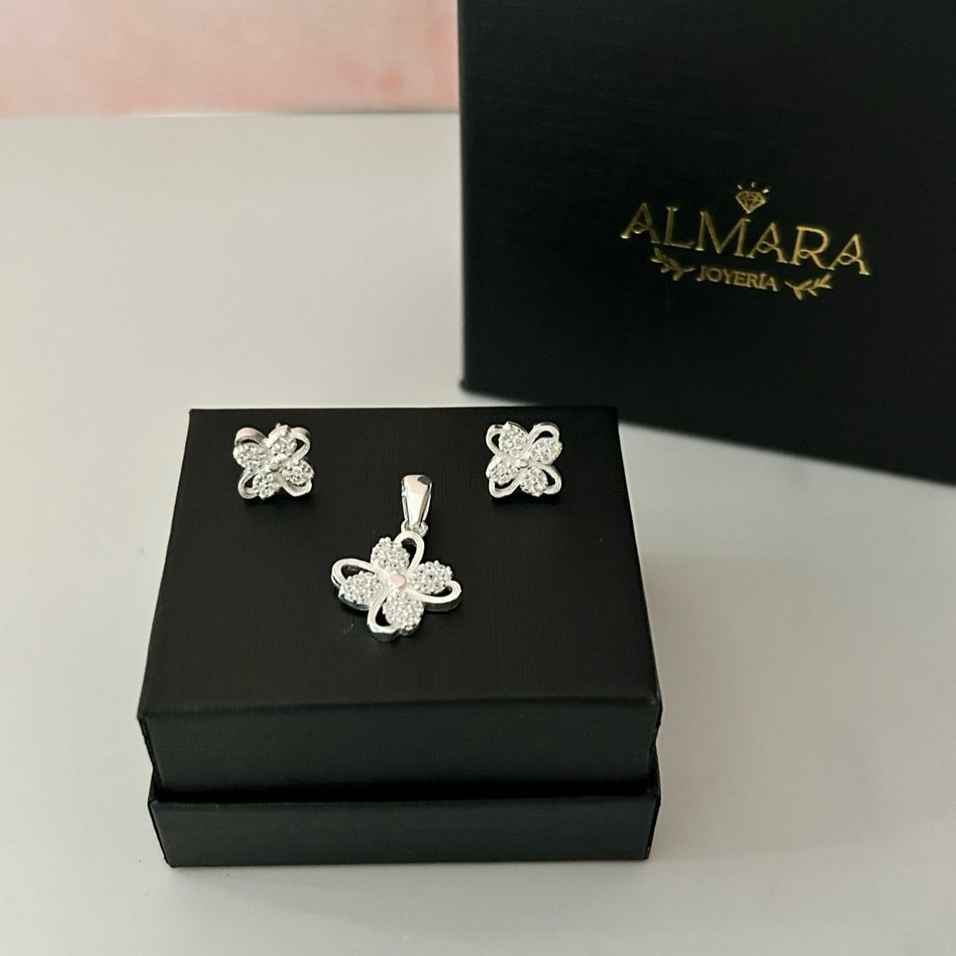 Juego Aretes y Dije Flores de Plata con Zirconias