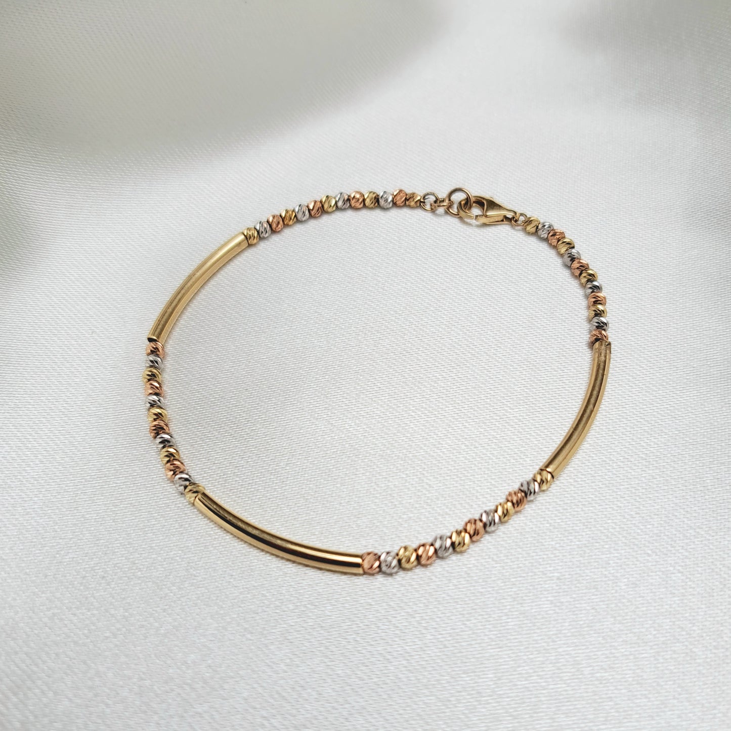 Pulsera con Tubitos y Bolitas en 3 Oros de 14K