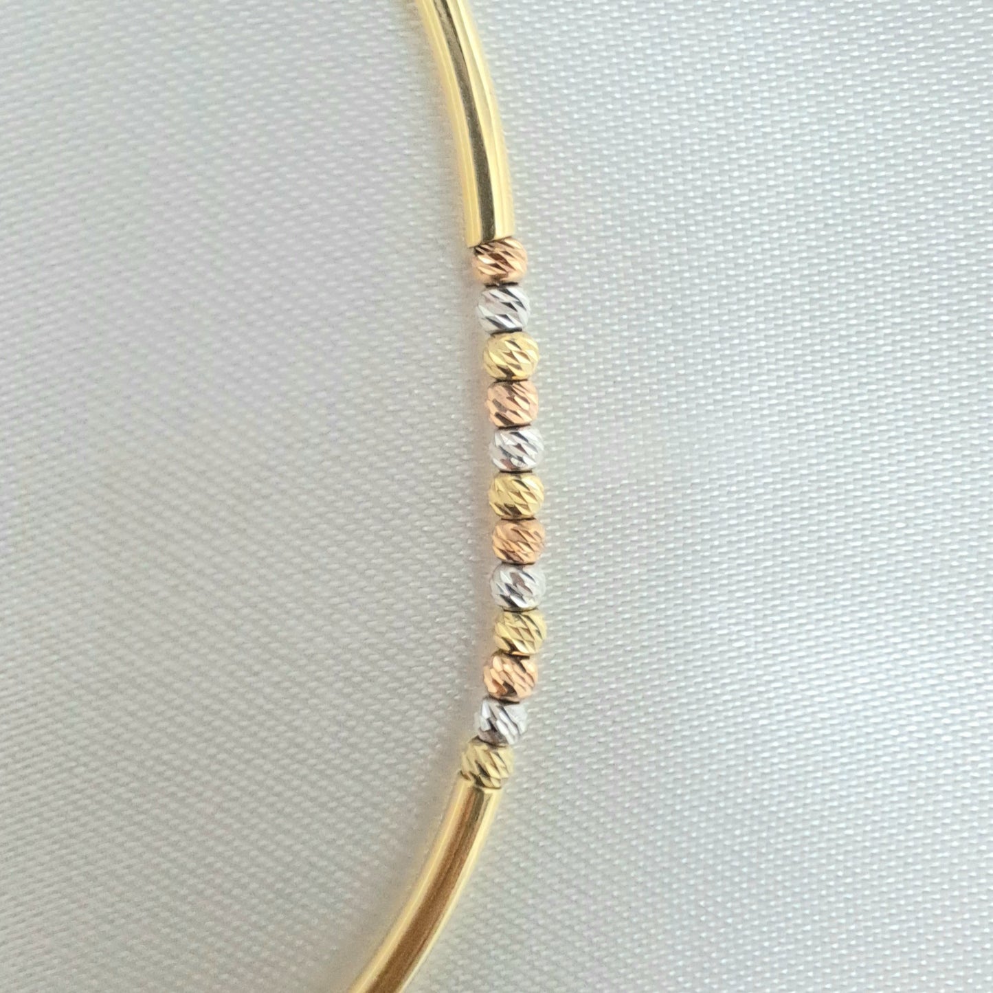 Pulsera con Tubitos y Bolitas en 3 Oros de 14K