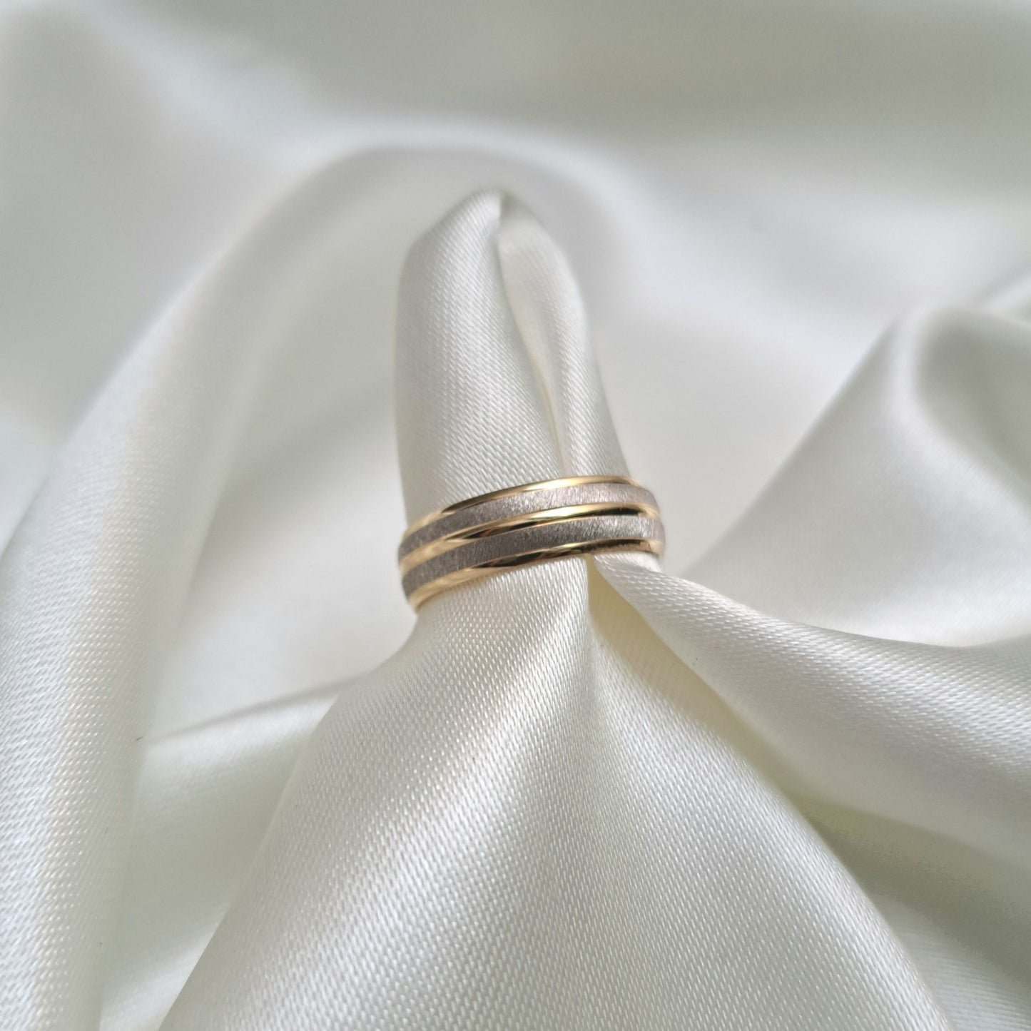 Argolla en 2 Oros Diamantados de 14K