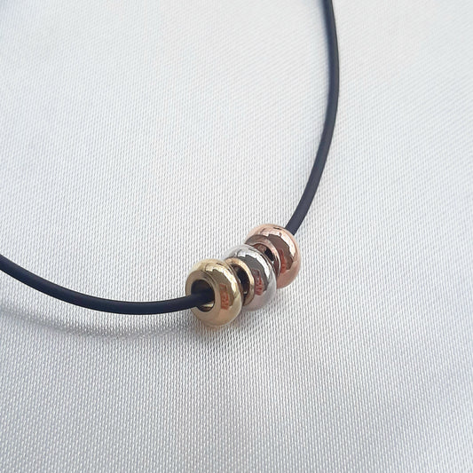Collar de Caucho con Aros en 3 Oros Laminado