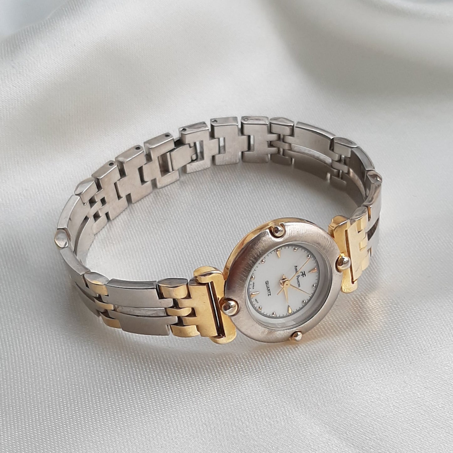 Reloj de Acero Inoxidable Color Dorado y Plateado