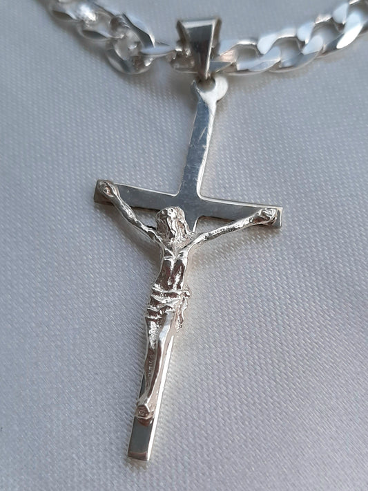 Dije de Cruz con Cristo en Plata