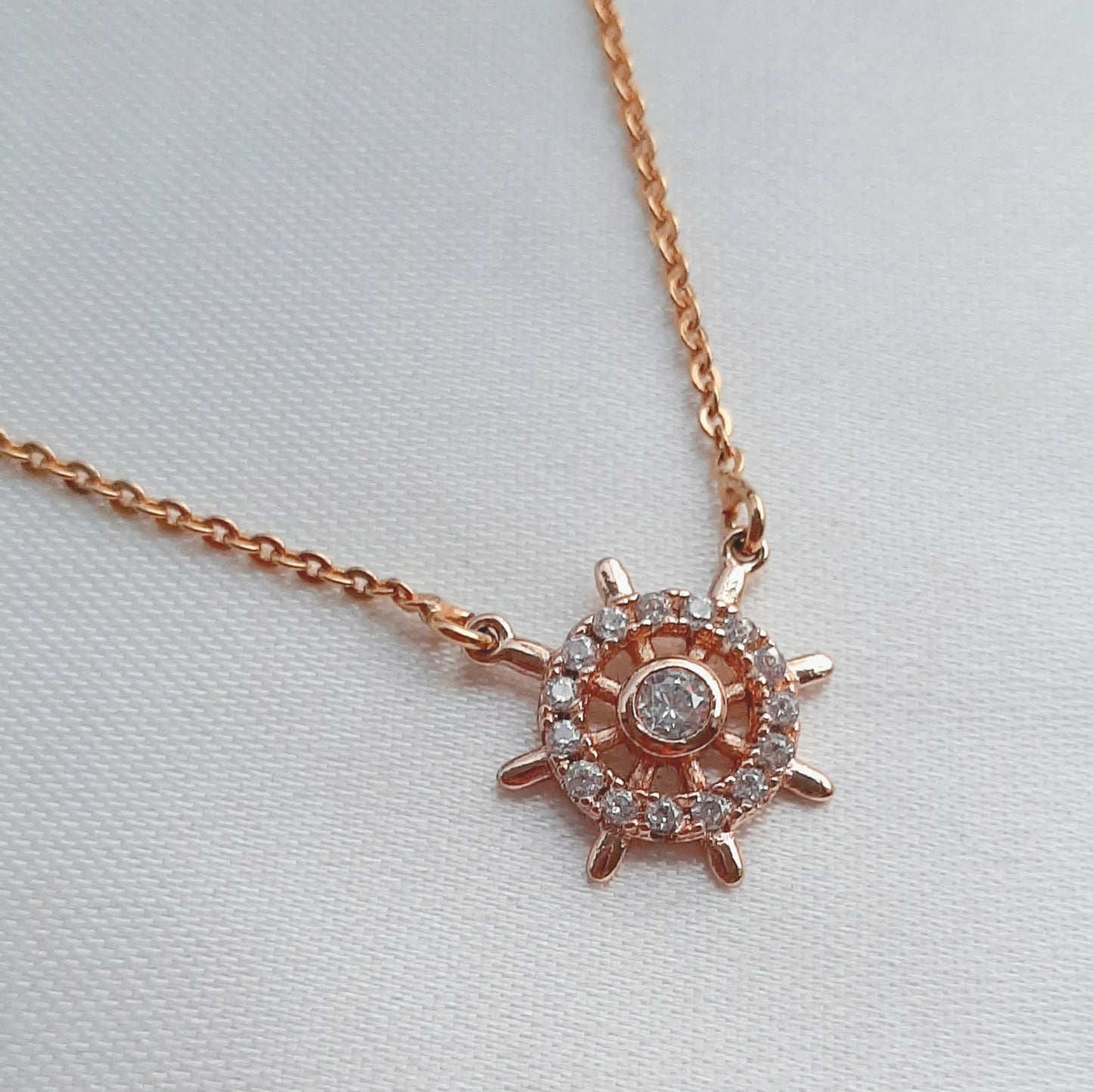 Collar de Timón con Zirconias de Oro Laminado