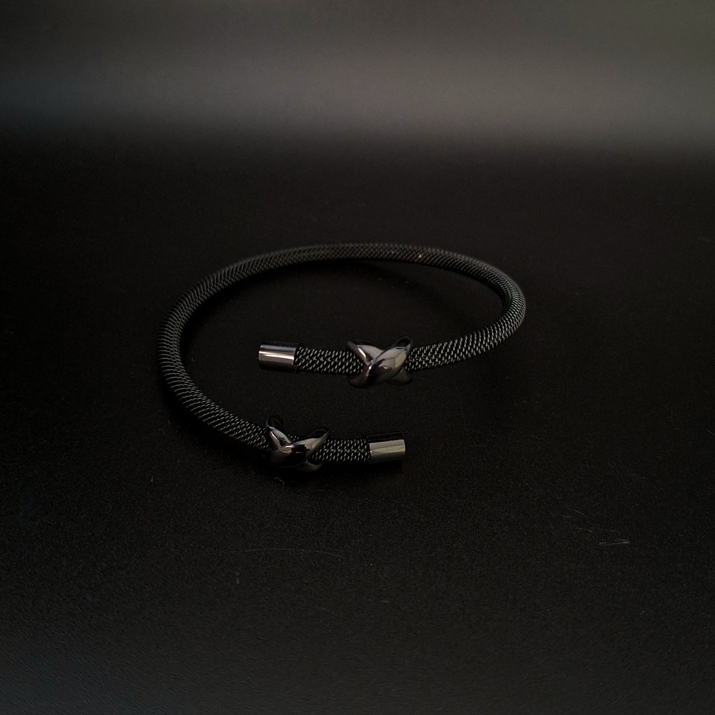 Brazalete Abierto Acero Inoxidable Negro