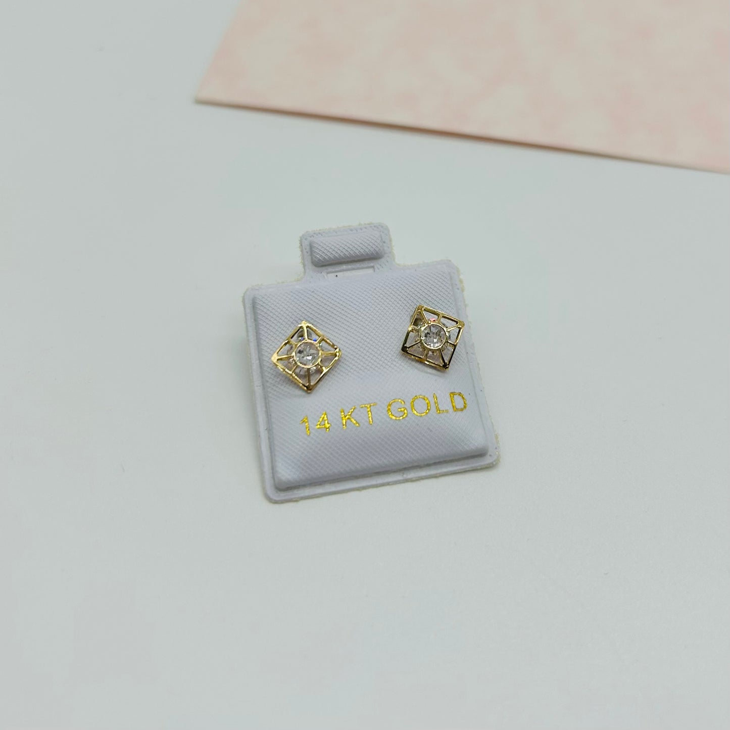 Broquel Diseño Cuadrado Oro 14k