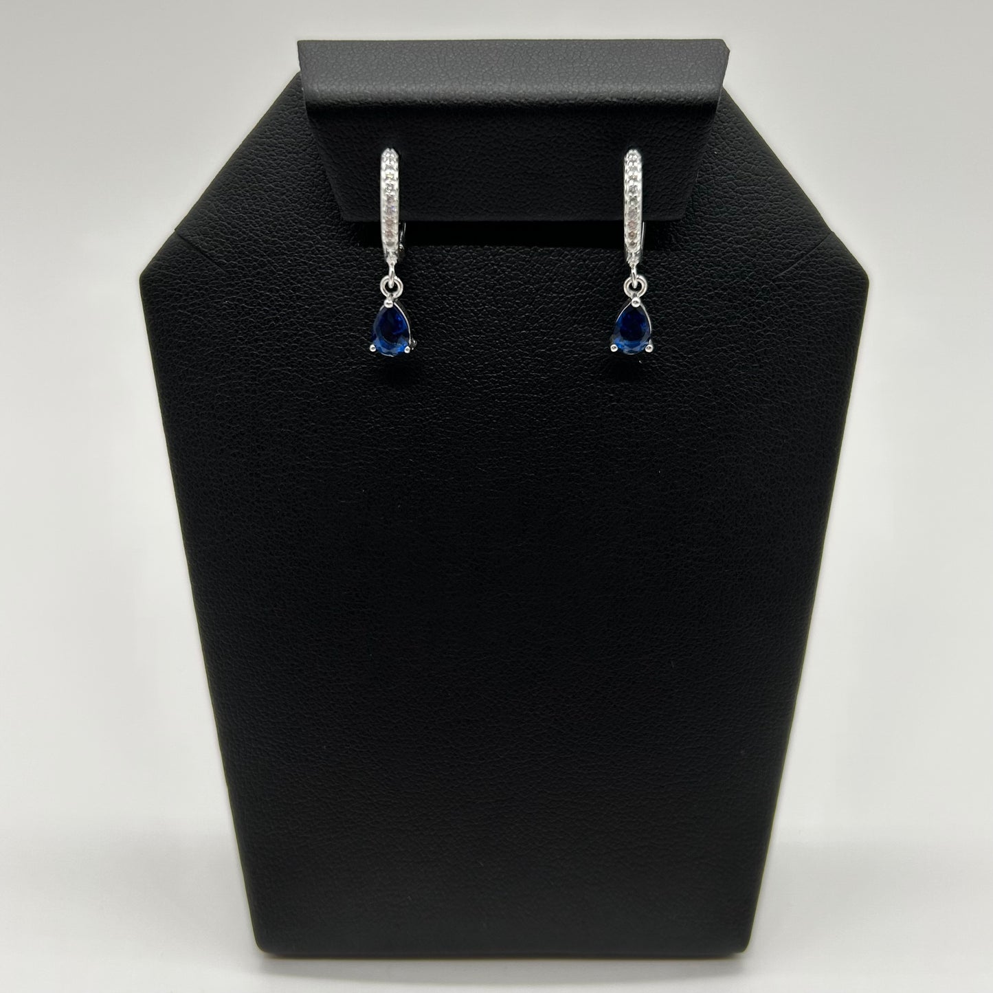 Huggies con Zirconias de Gota Azul Marino de Plata