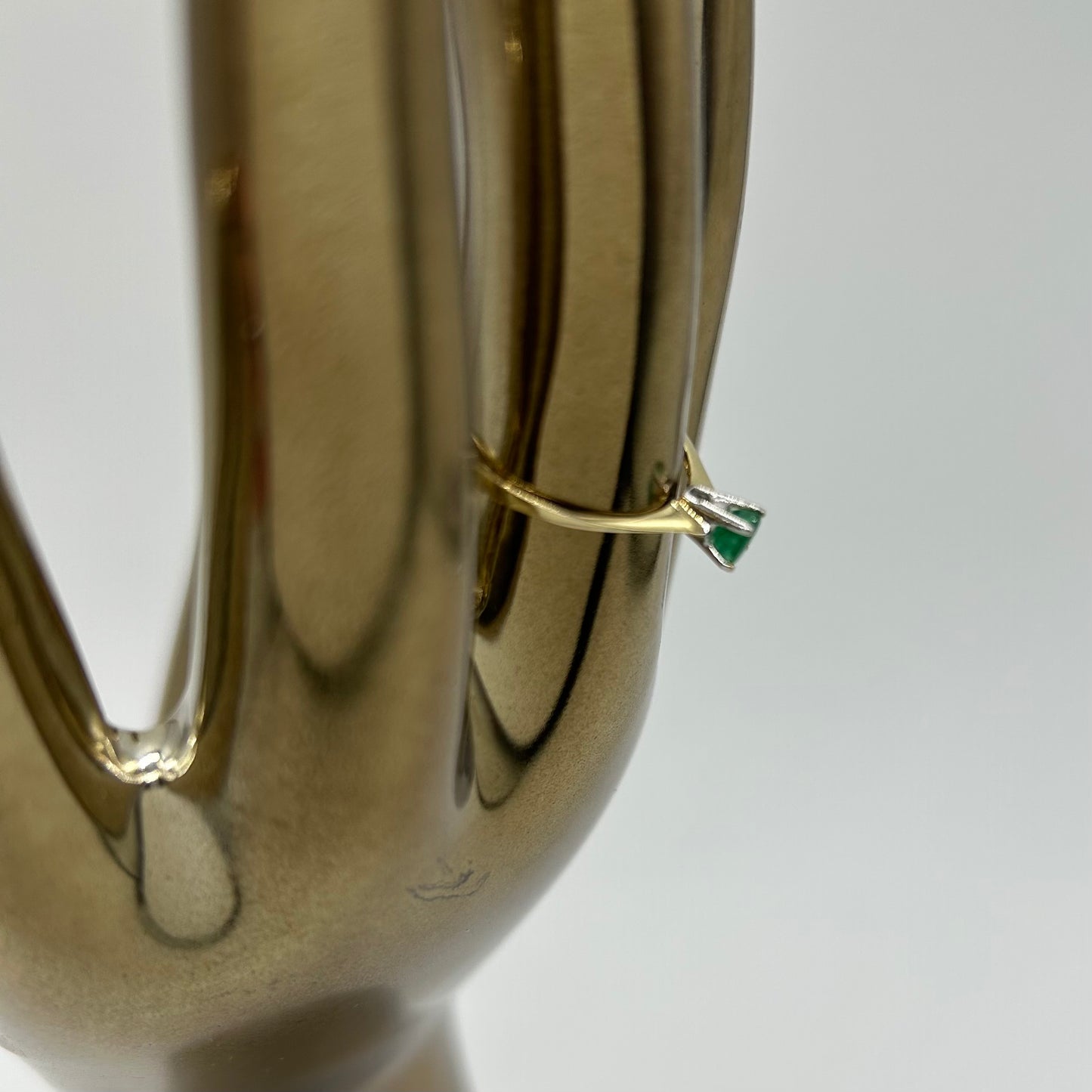 Anillo con Esmeralda Natural en Oro 14K