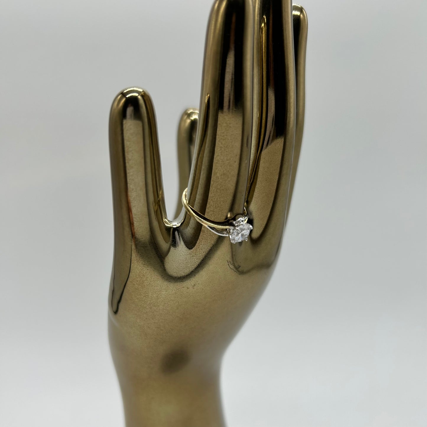 Anillo Solitario con Diseño en Oro 14K