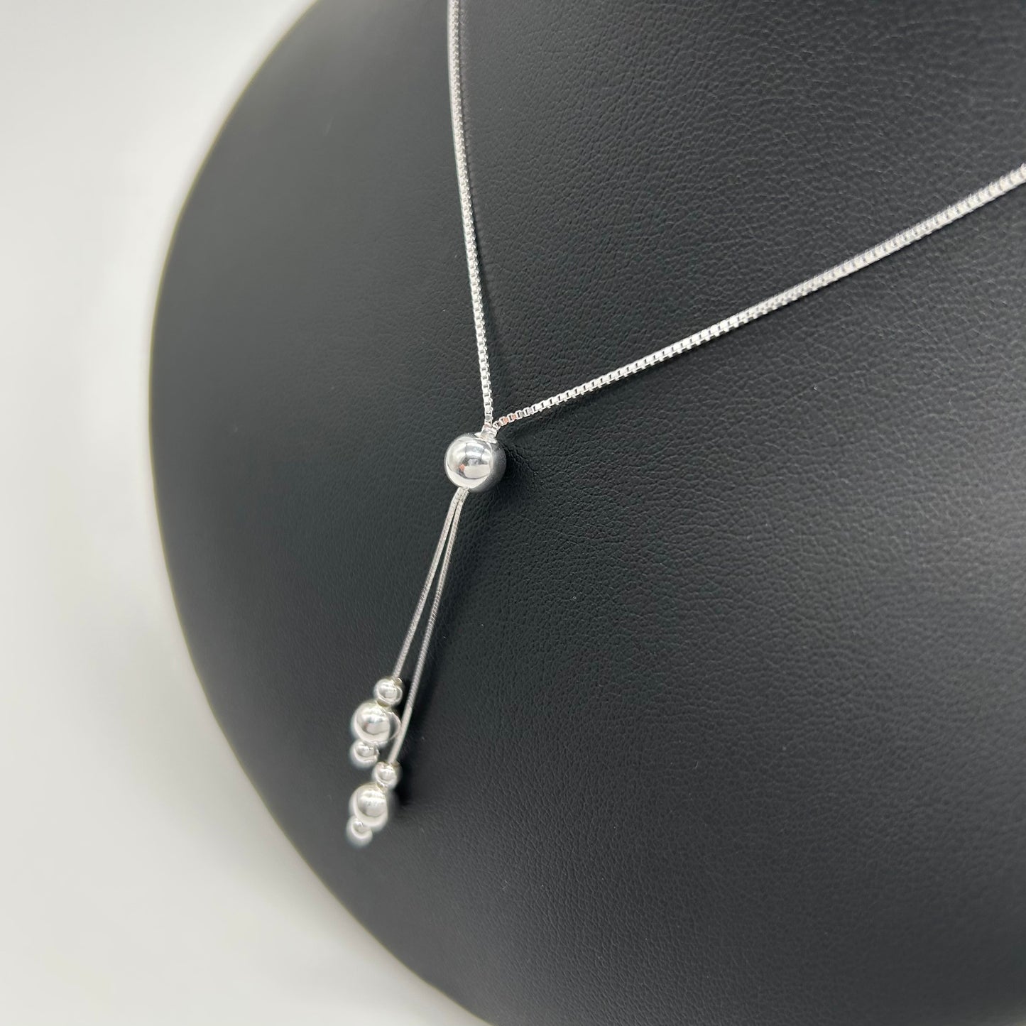 Collar Tipo Corbatín con Bolitas de Plata