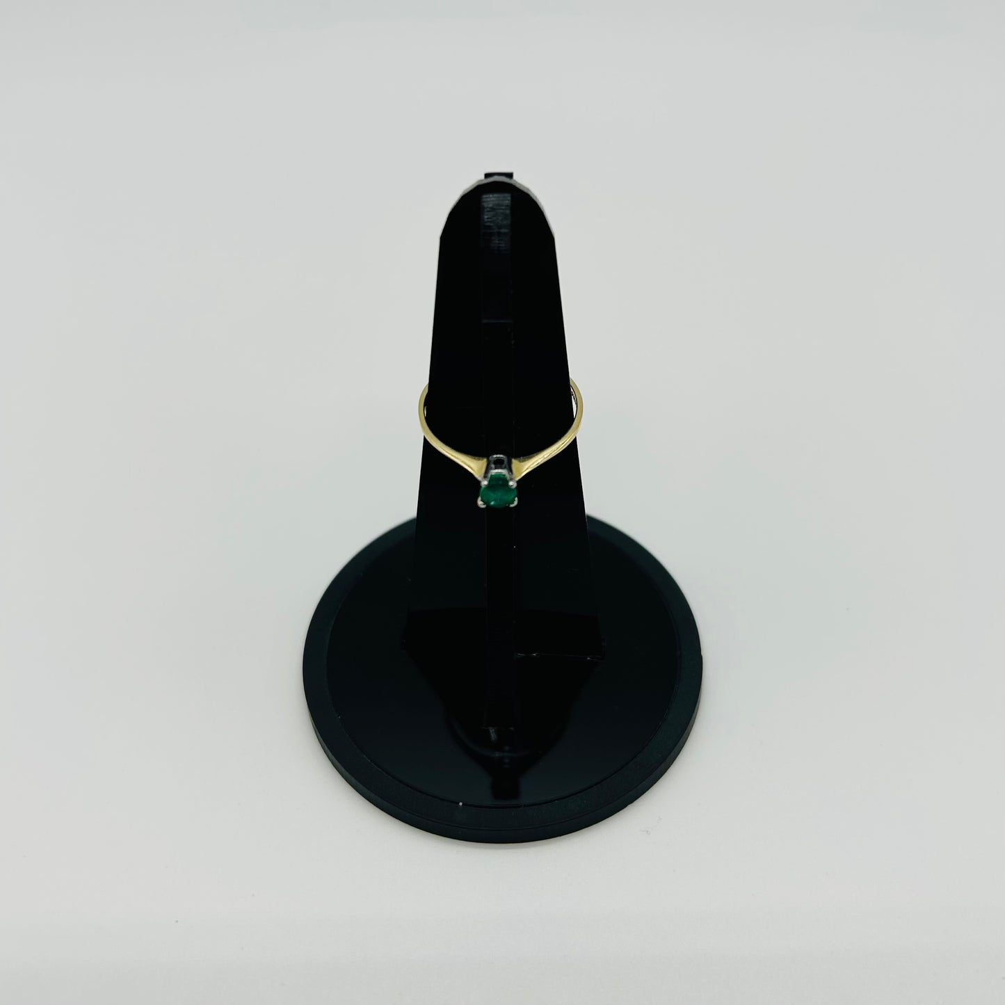 Anillo con Esmeralda Natural en Oro 14K