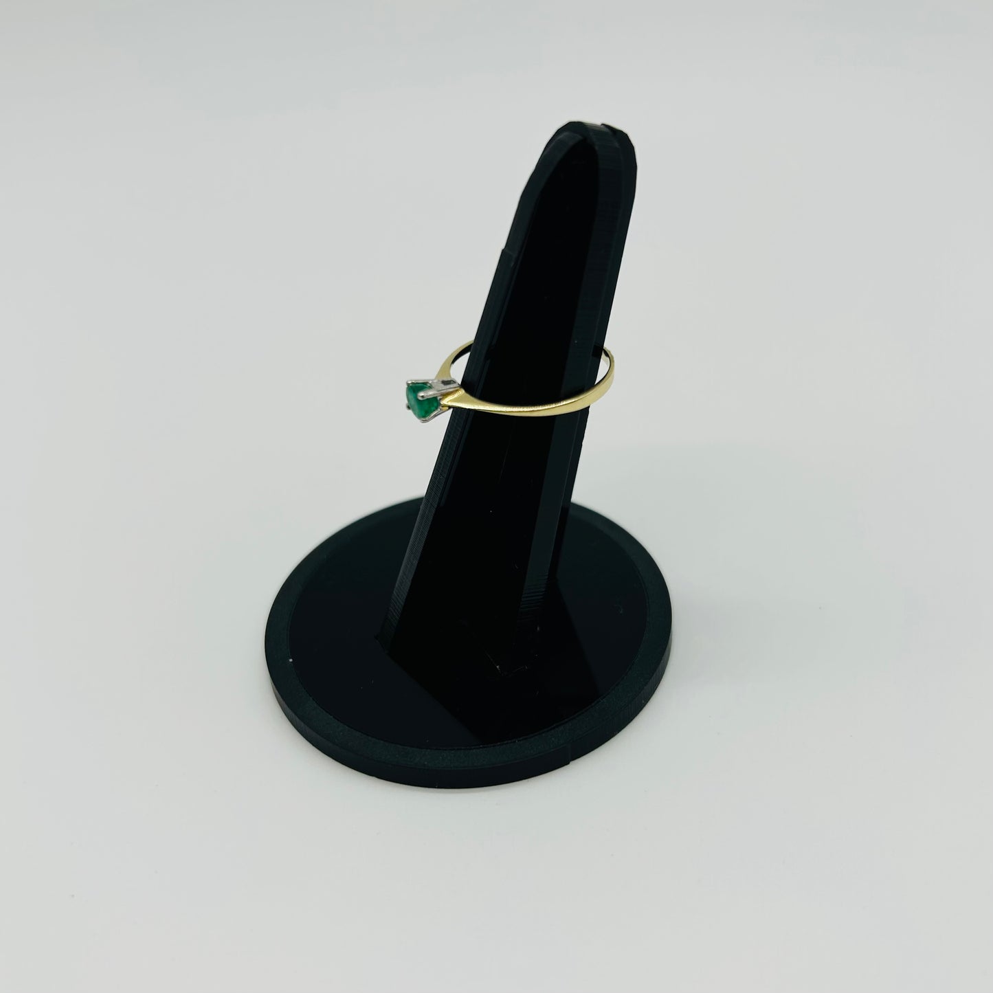 Anillo con Esmeralda Natural en Oro 14K