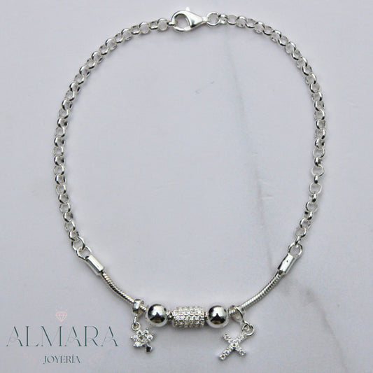Pulsera con Dijes de Cruz y Árbol
