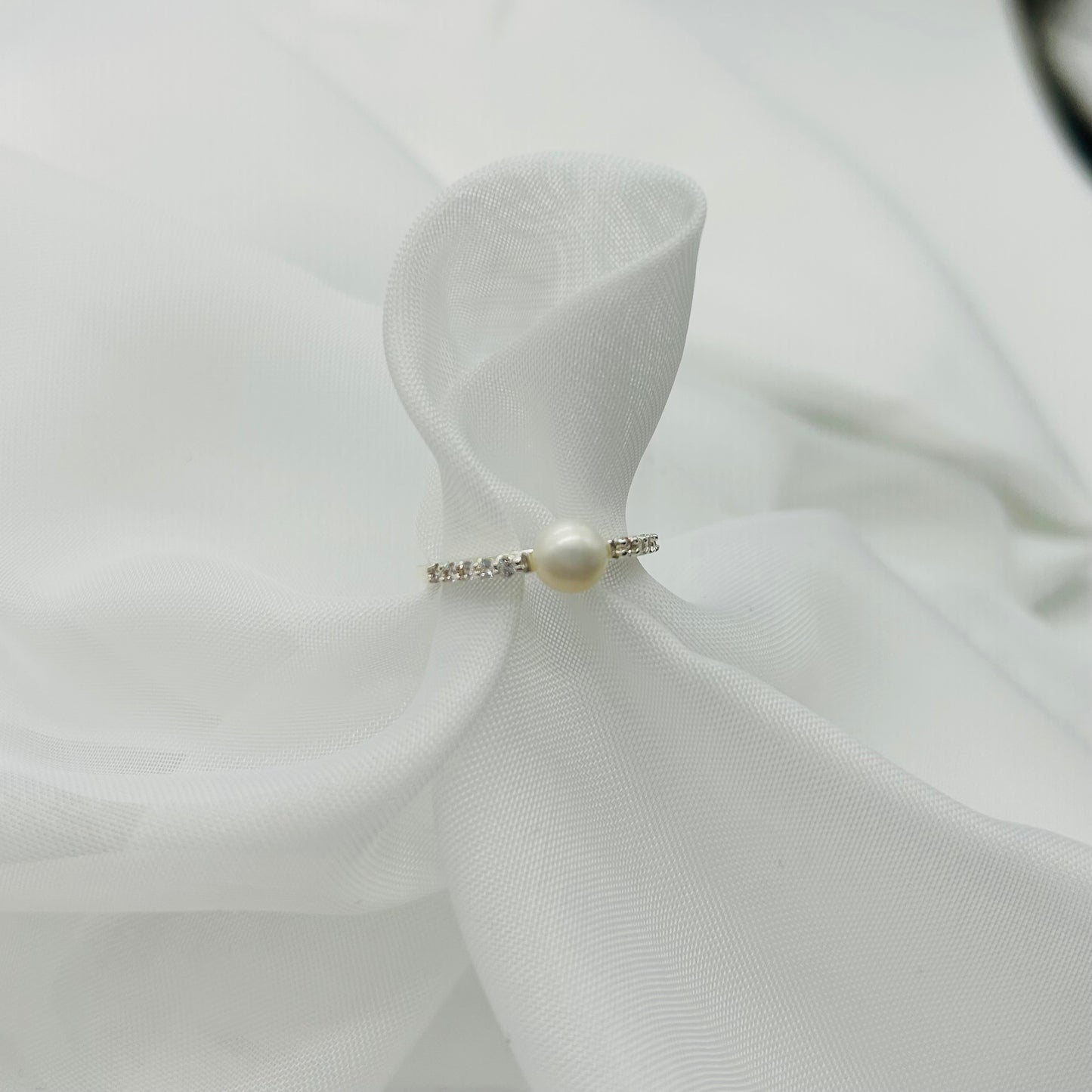 Anillo de Plata con Perla y Zirconias