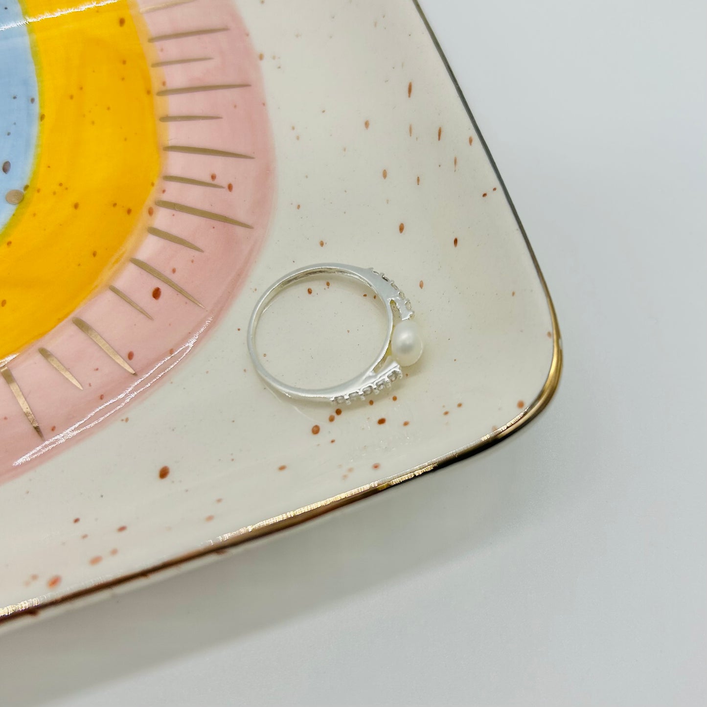 Anillo de Plata con Perla y Zirconias