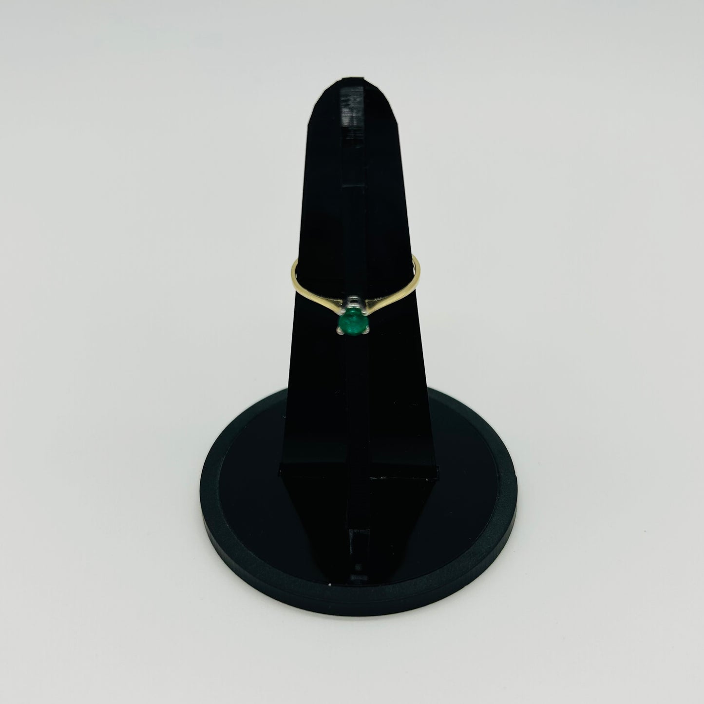 Anillo con Esmeralda Natural en Oro 14K