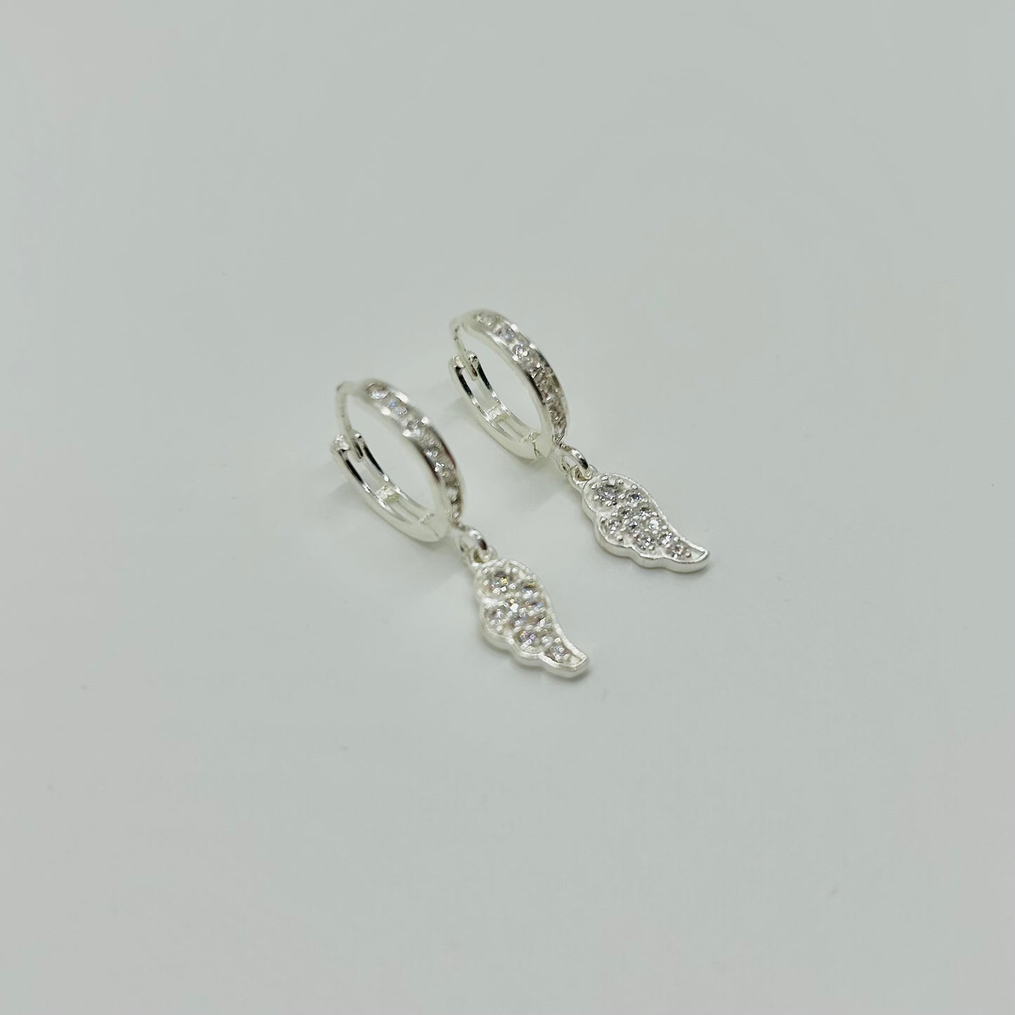 Huggies de Alas con Zirconias en Plata