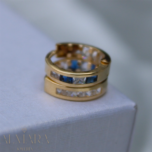 Huggies en Oro 10K con Zirconias Azules y Blancas