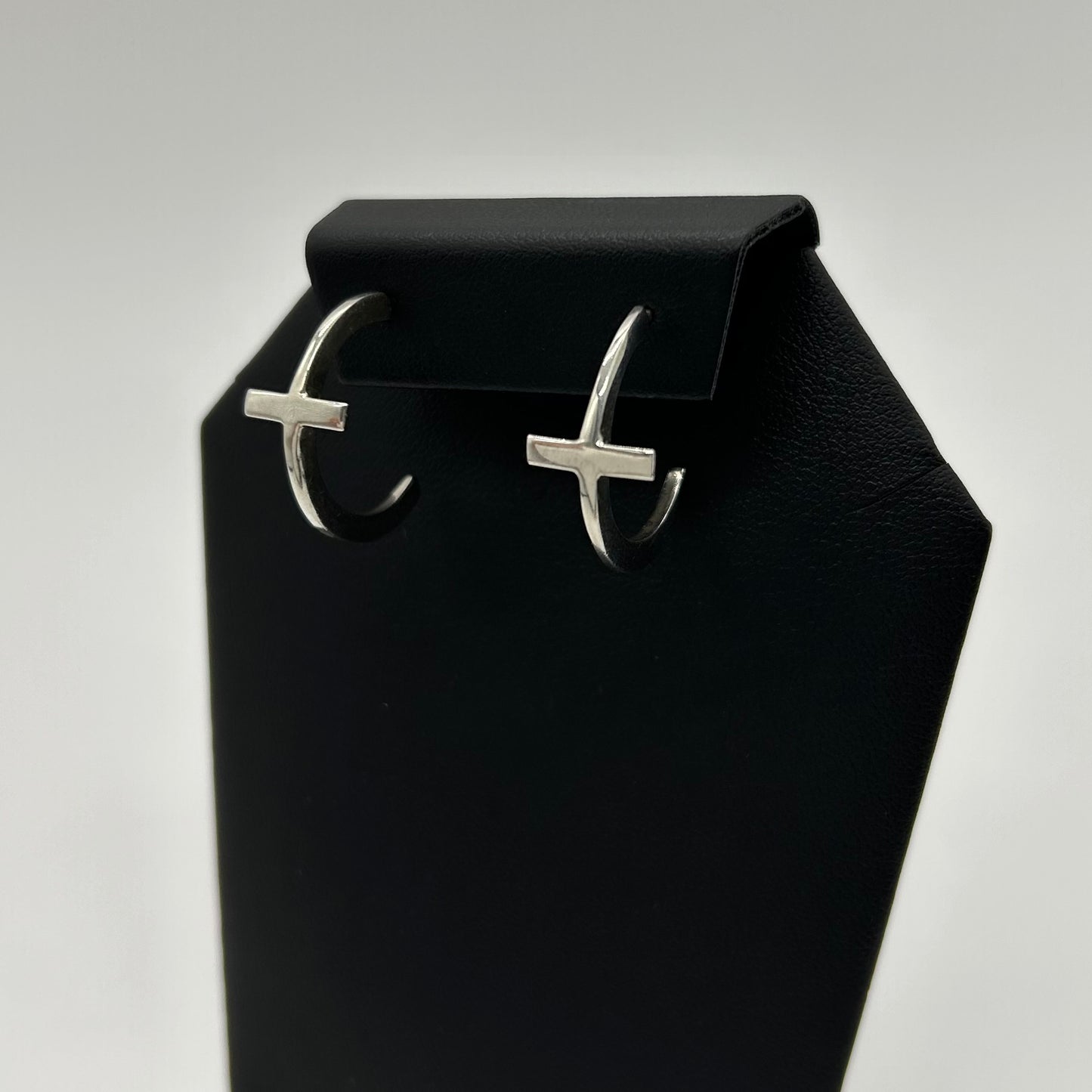 Media Arracada de Cruz en Plata