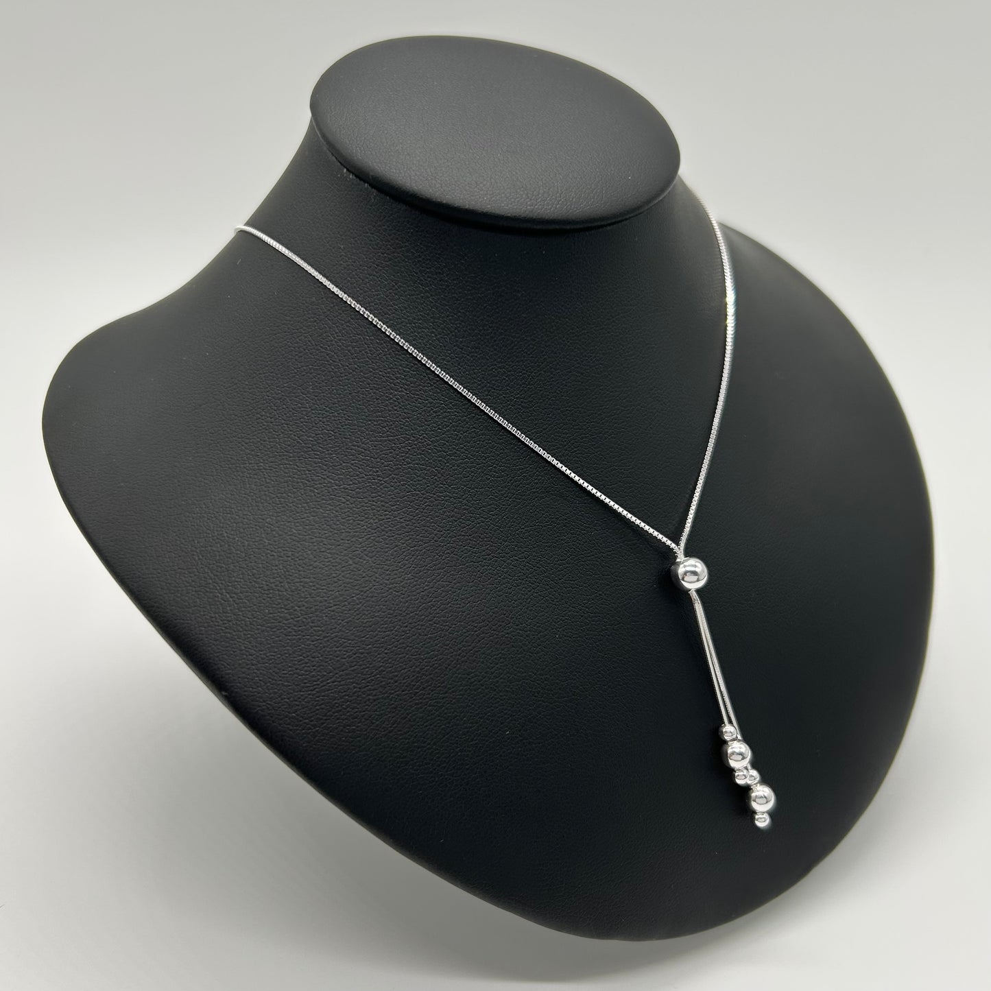 Collar Tipo Corbatín con Bolitas de Plata