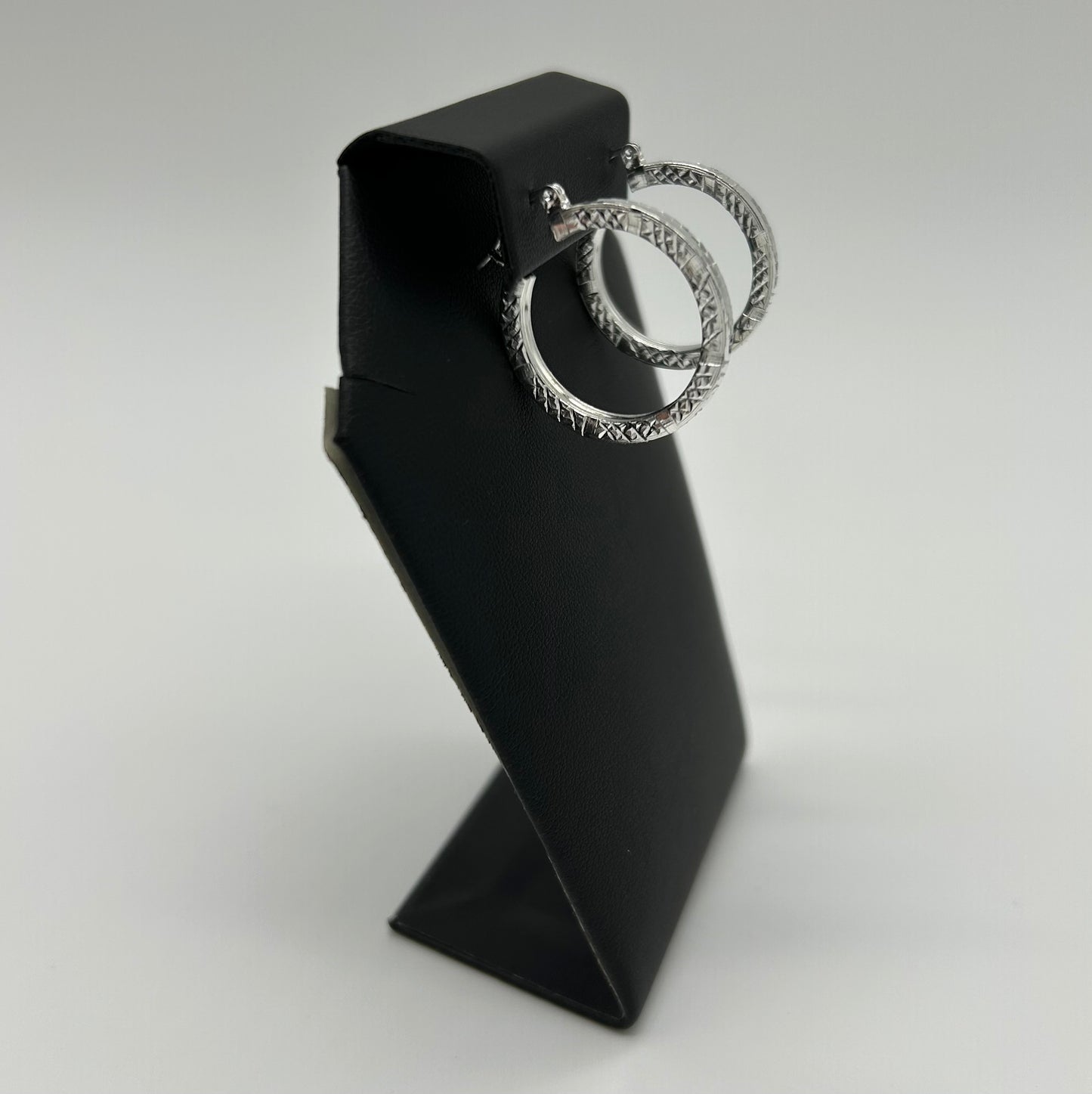 Arracadas Chunky con Diseño de Líneas en Plata