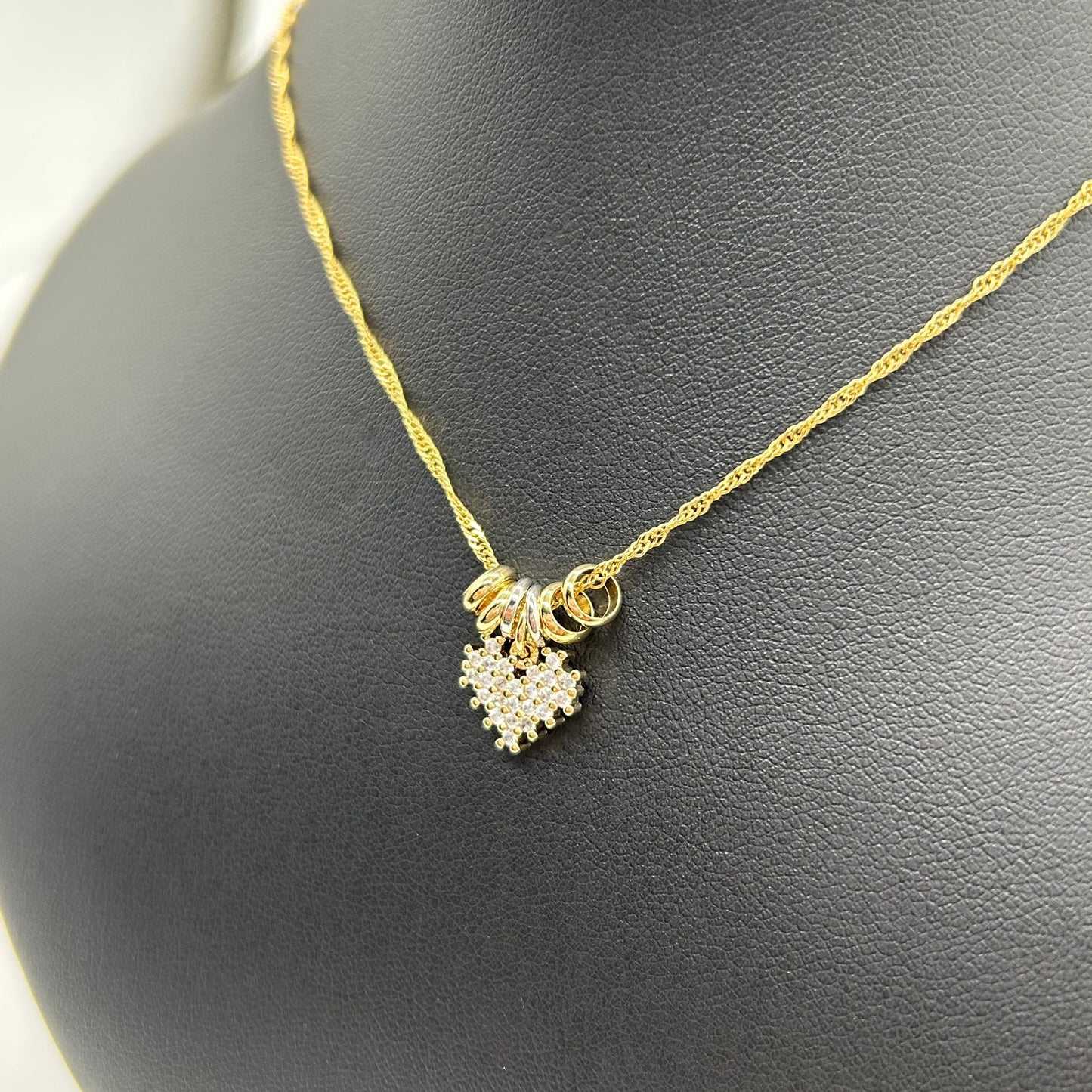 Collar Corazón de Pixel con Aritos de Oro Laminado