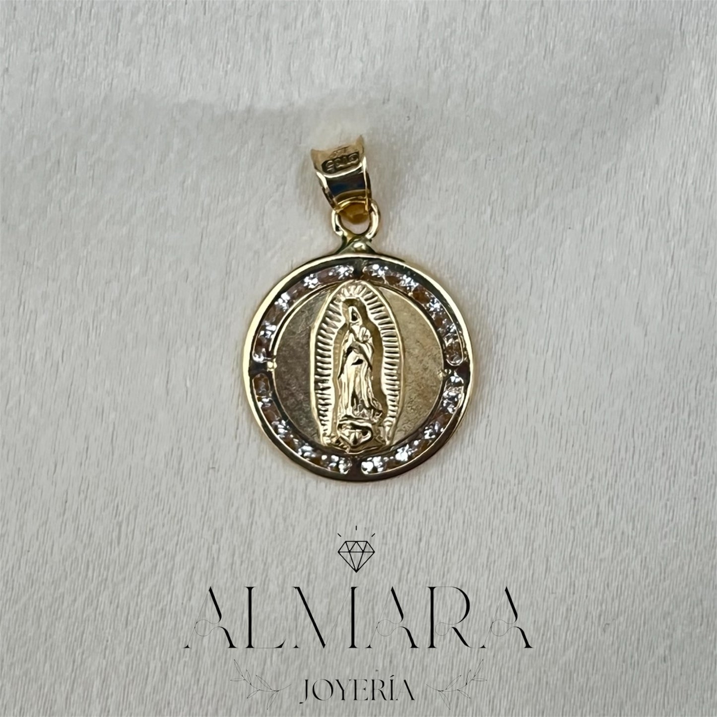 Medalla Virgen con Zirconias Oro 10K