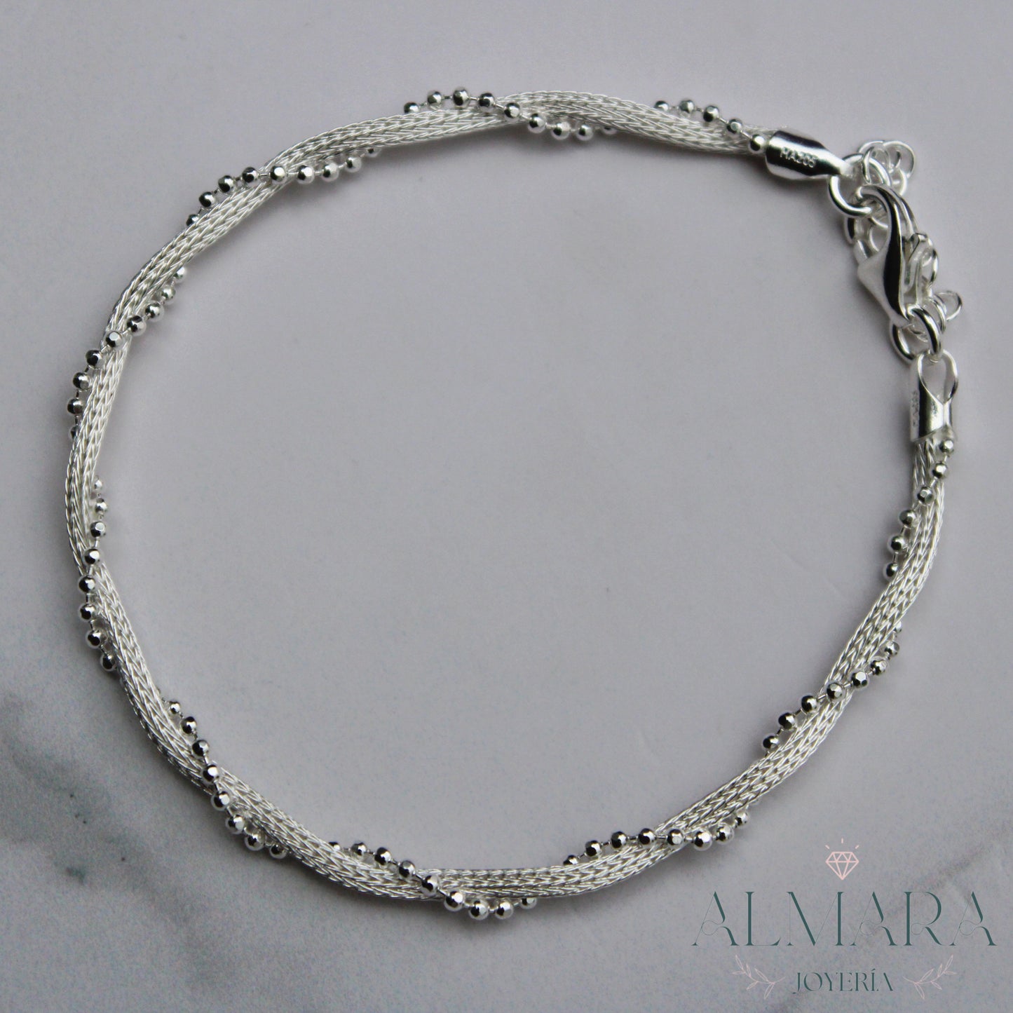 Pulsera Trenzada con Bolitas