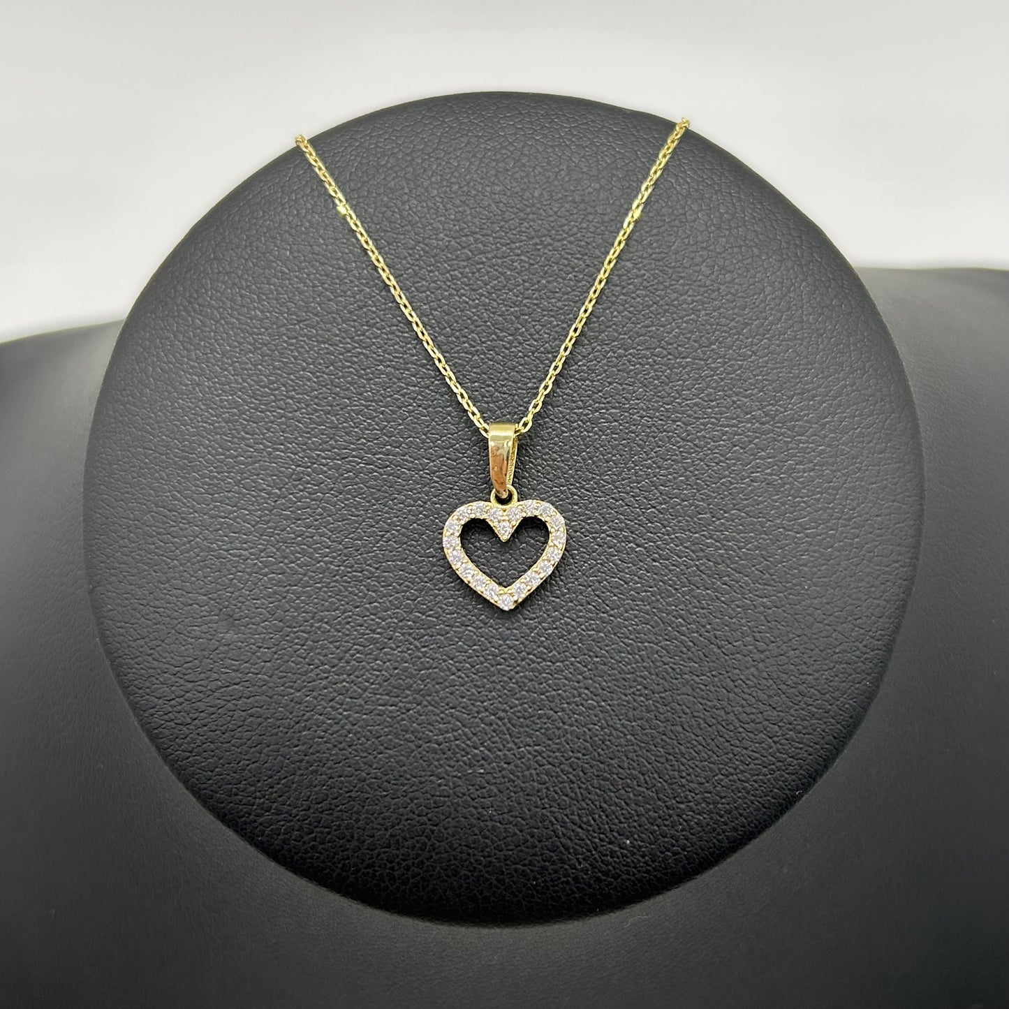 Dije de Corazón con Zirconias de Oro 10K