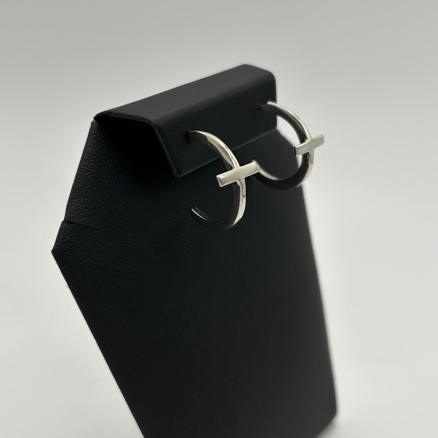 Media Arracada de Cruz en Plata