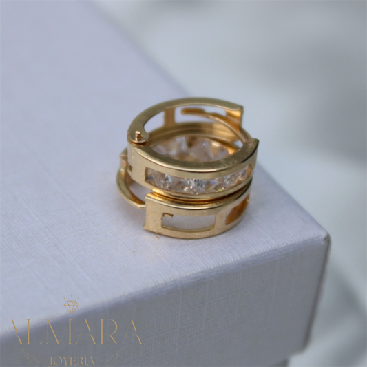 Huggies en Oro 10K con Zirconias Blancas