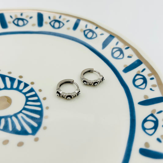 Huggies de Tres Ojitos Negros con Zirconias en Rodio