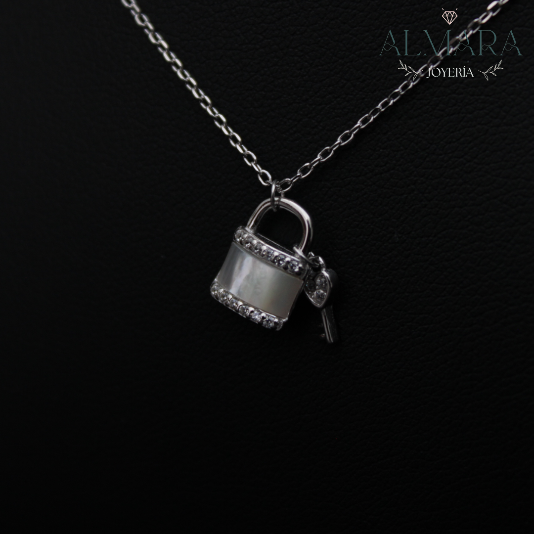 Gargantilla de Candado y Llave