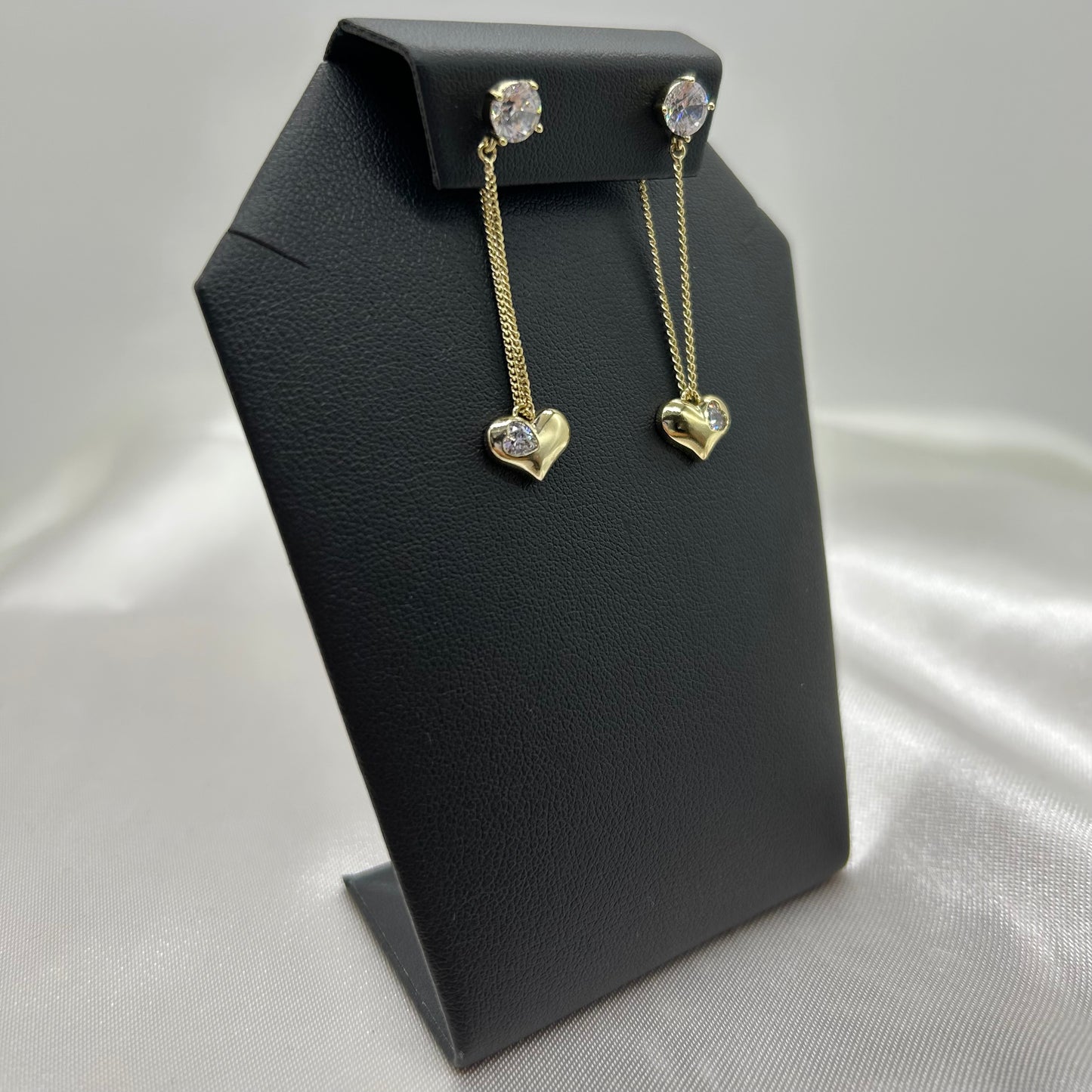 Aretes Largos de Corazón con Zirconia de Oro Laminado