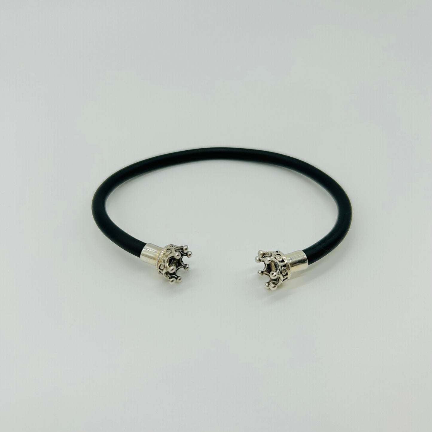 Pulsera Rígida con Coronas de Plata