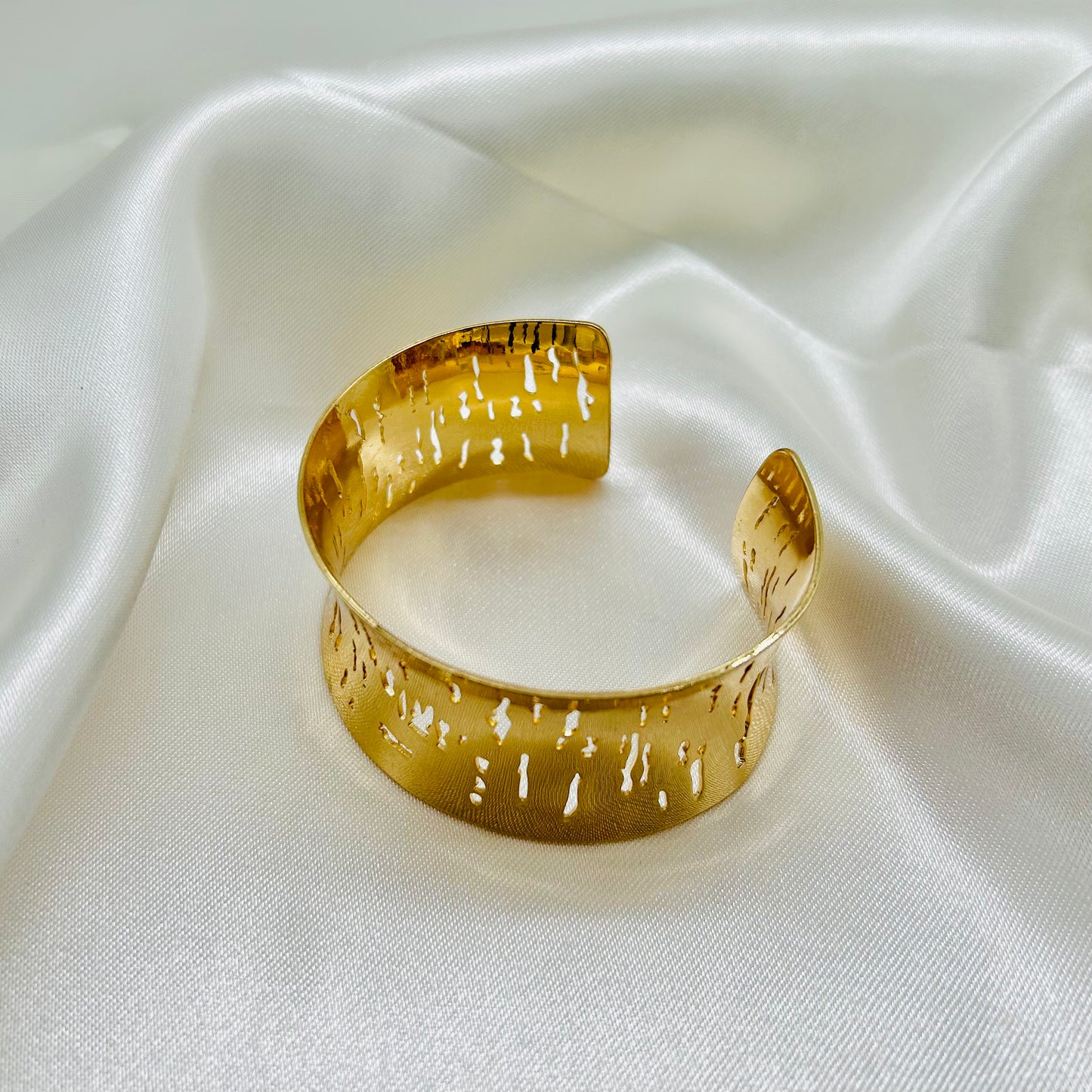 Brazalete Rígido de Cebra de Oro Laminado
