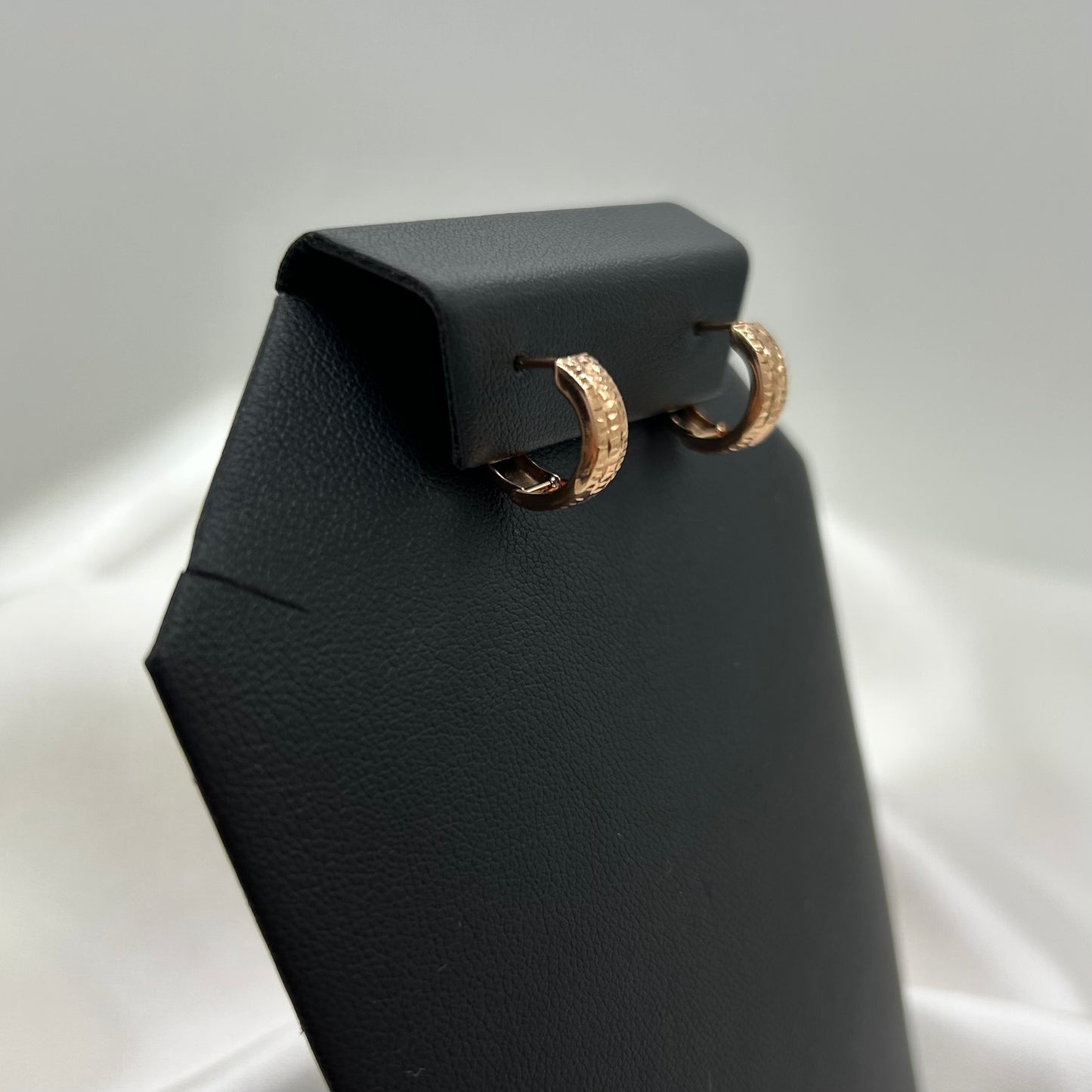 Huggies con Diseño de Oro Rosado de 14K