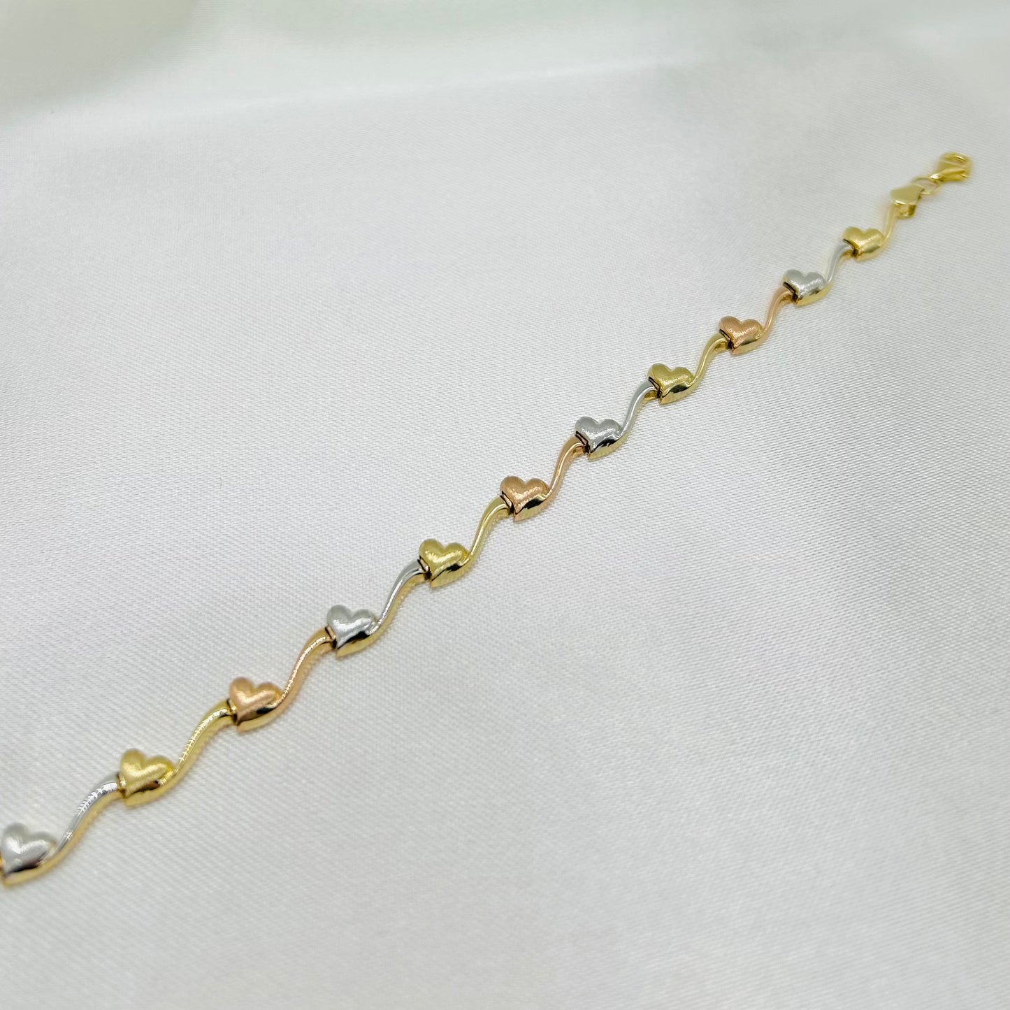 Pulsera Corazones en Tres Oros de 10K