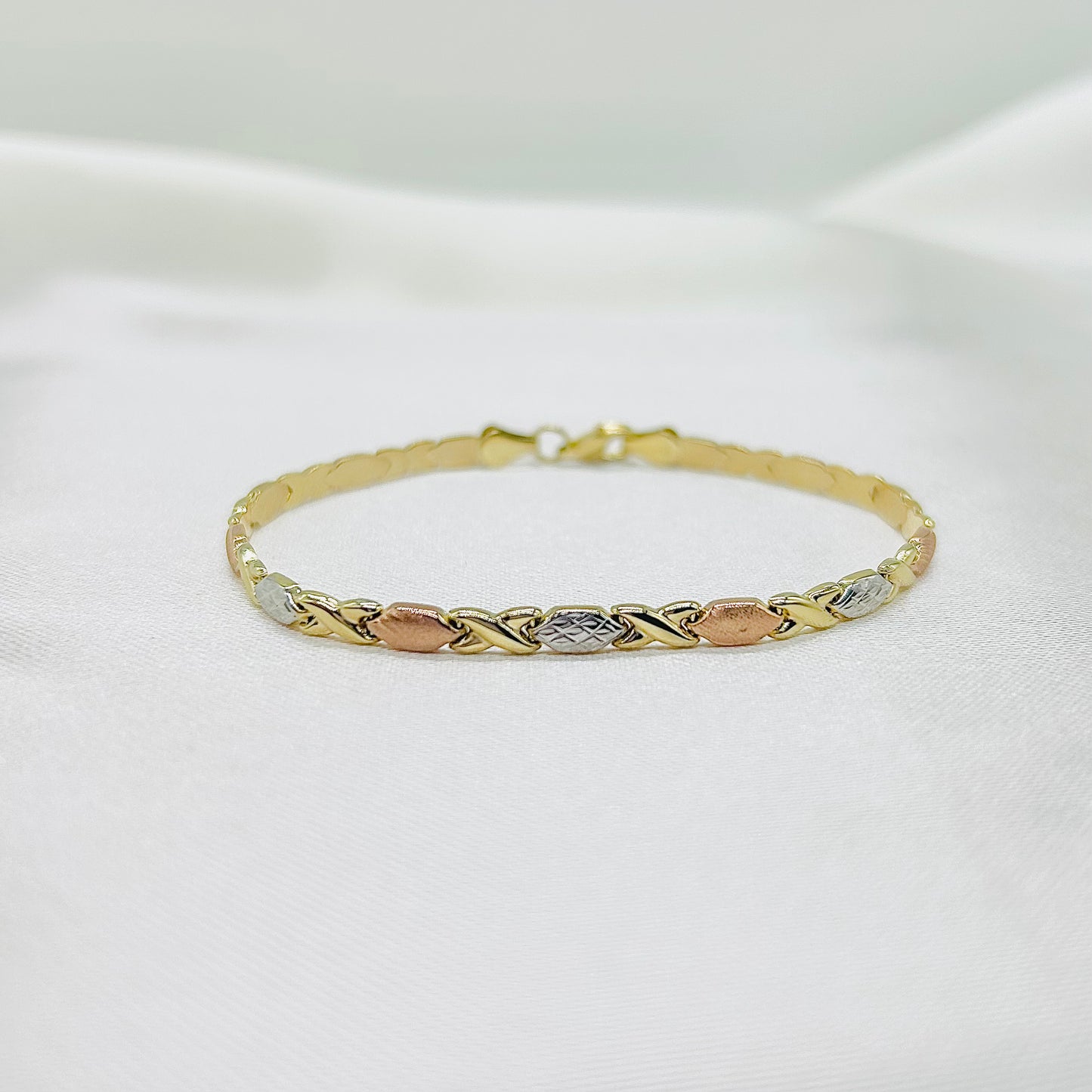 Pulsera con Diseño en Tres Oros 10K