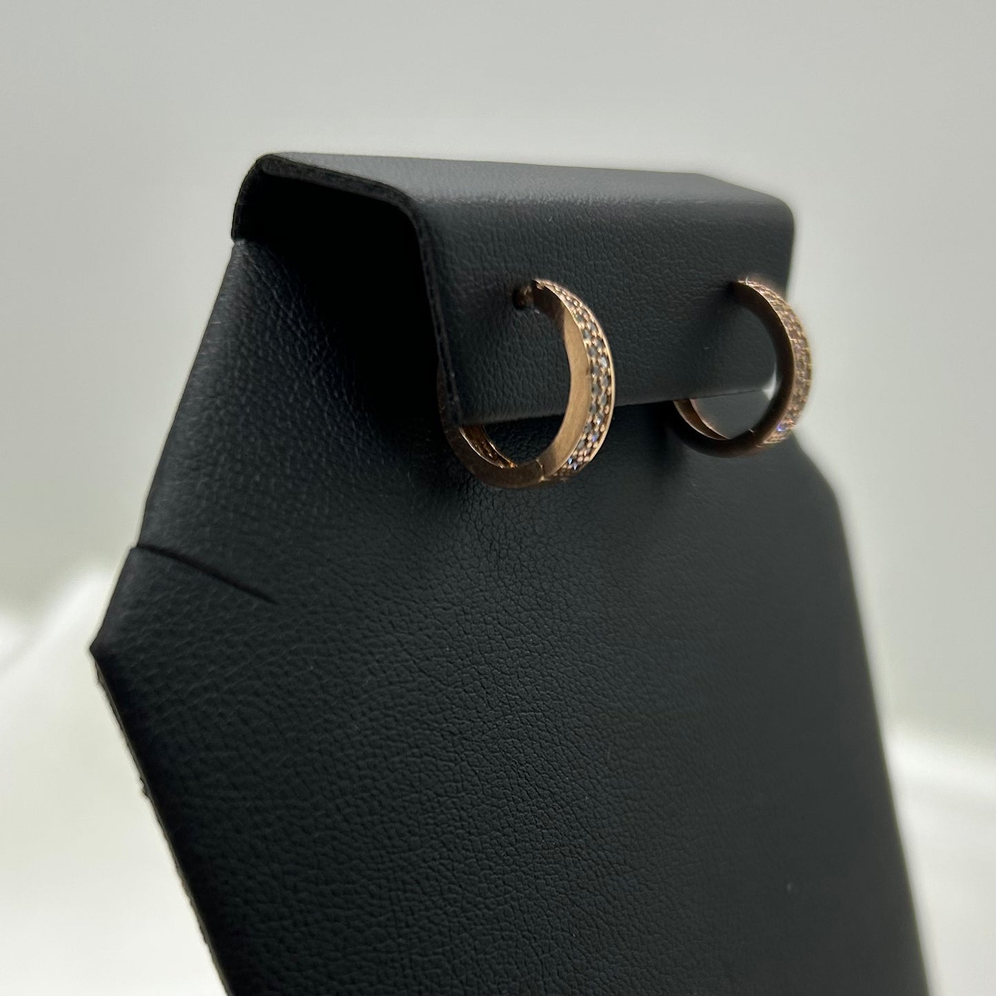 Huggies en Oro Rosado con Zirconias de 14K