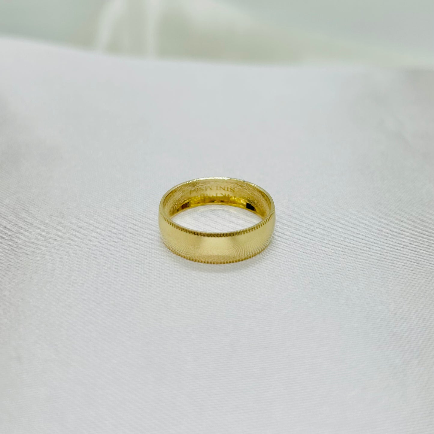 Argolla Lisa con Borde en Oro 14k