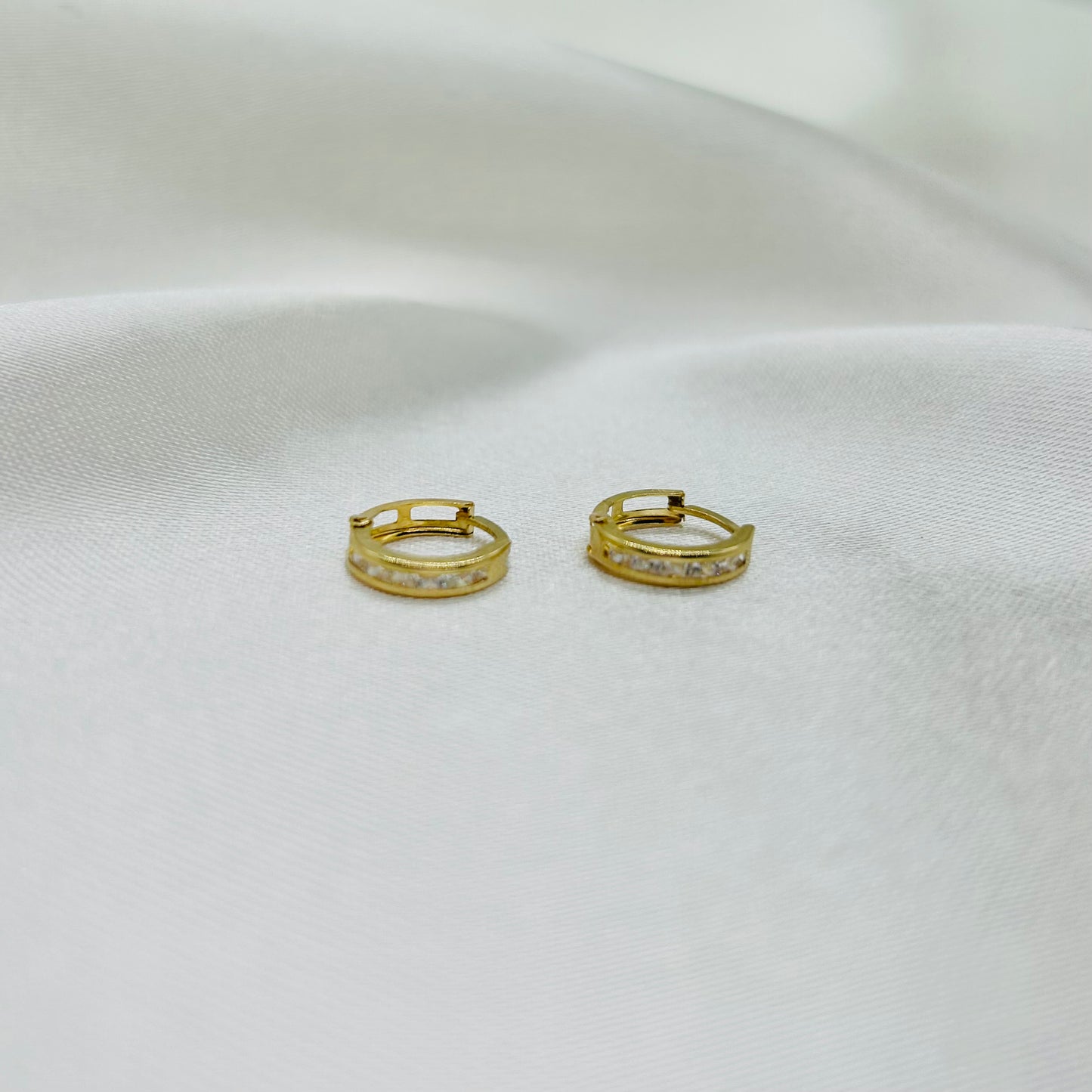 Huggies con Zirconias de 14K