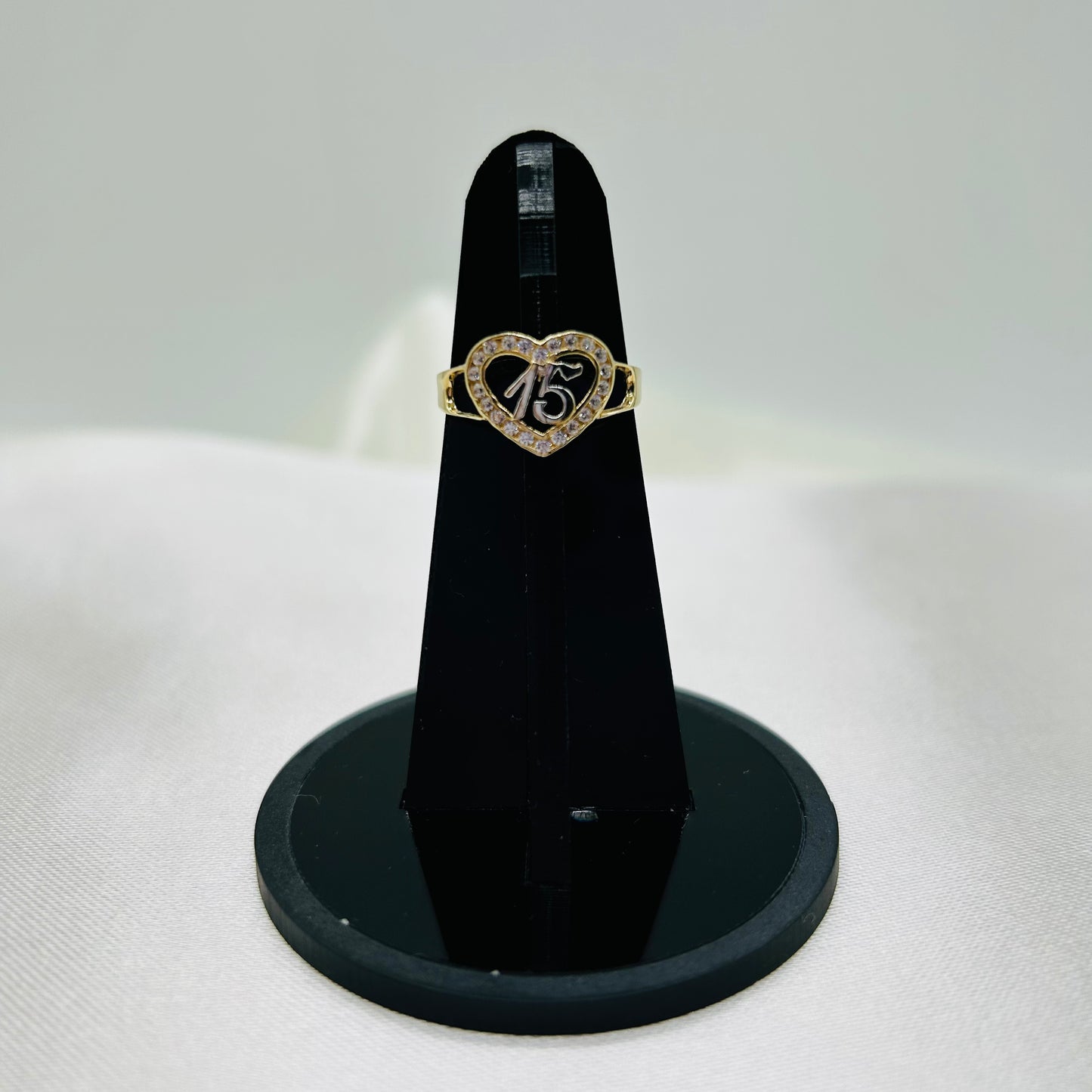 Anillo 15 Años Diseño de Corazón con Zirconias Oro 14k