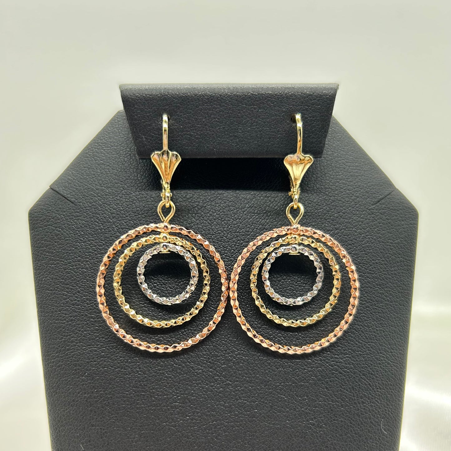 Aretes Largos con Aros en 3 Tonos de Oro Laminado