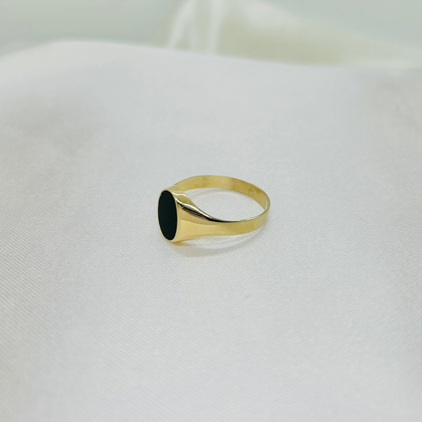 Anillo con Piedra Onix en Oro de 10k