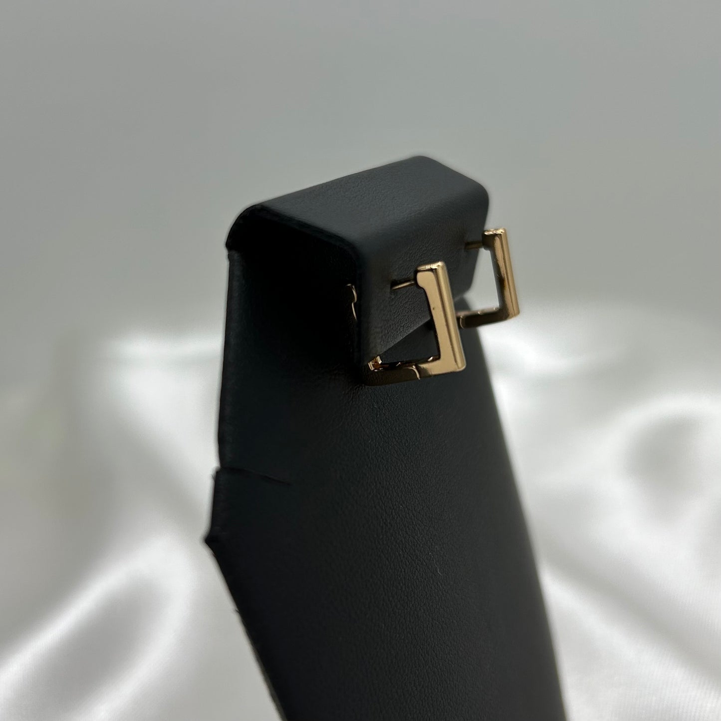 Arracadas Cuadradas de Oro Laminado