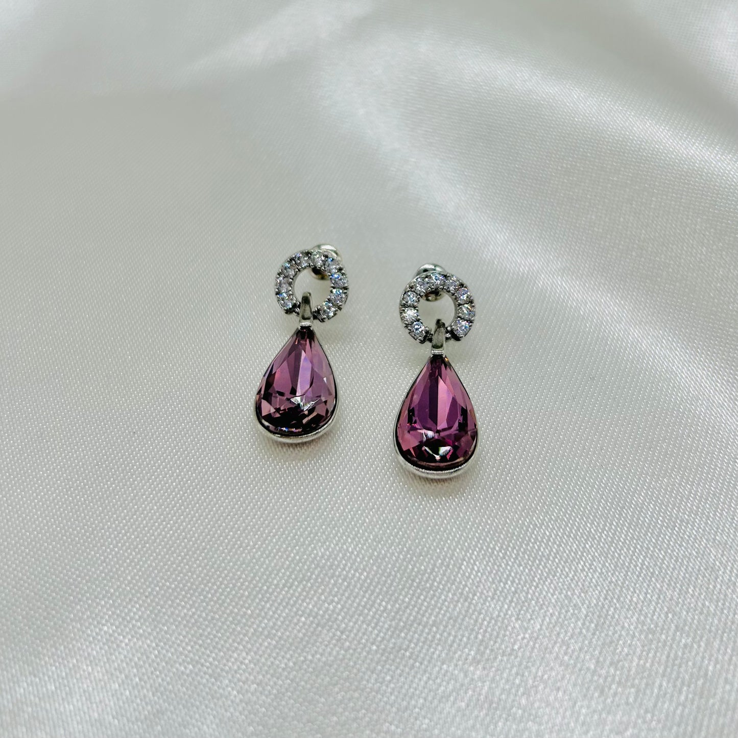 Aretes Largos con Piedra de Cristal Swarovski Lila de Rodio
