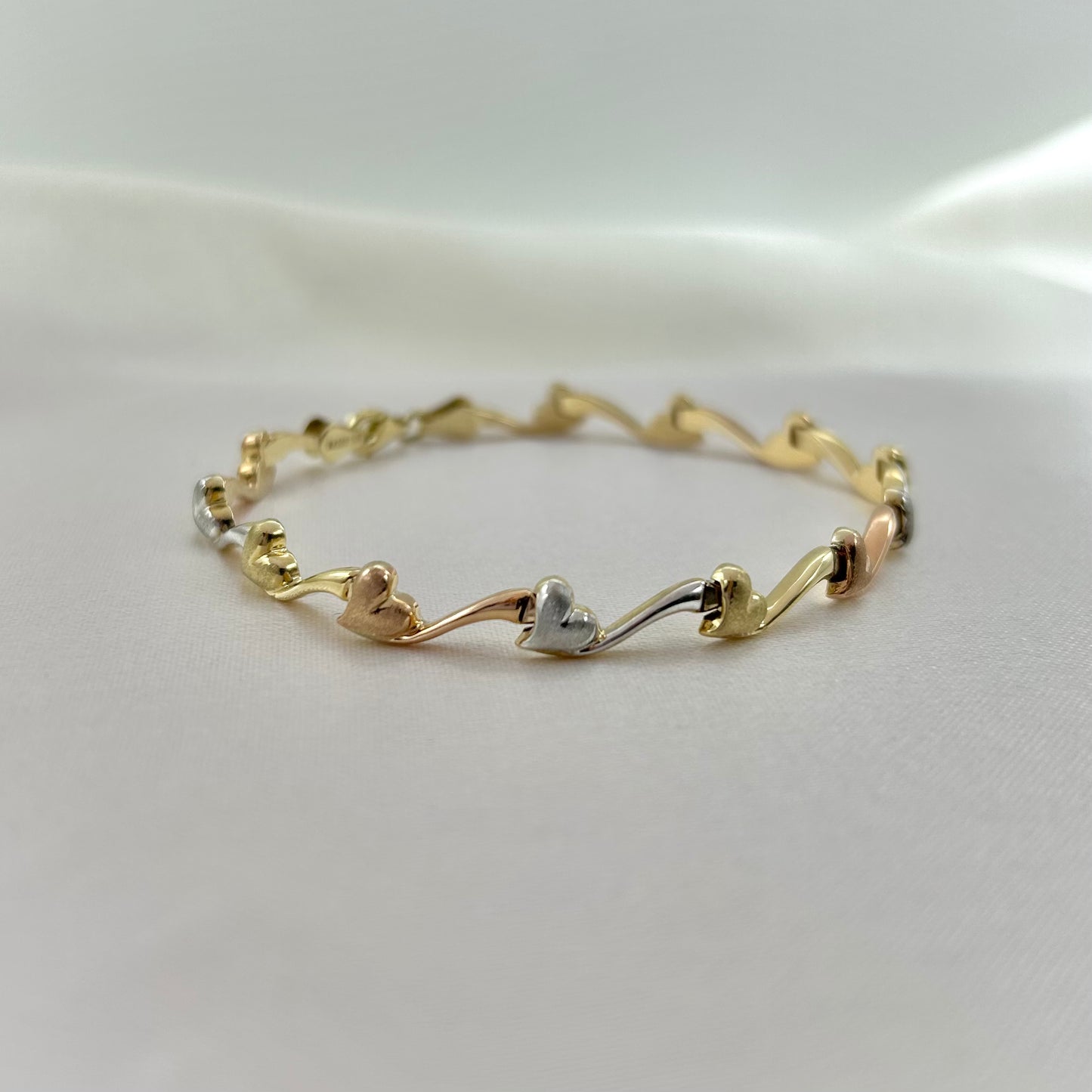 Pulsera Corazones en Tres Oros de 10K